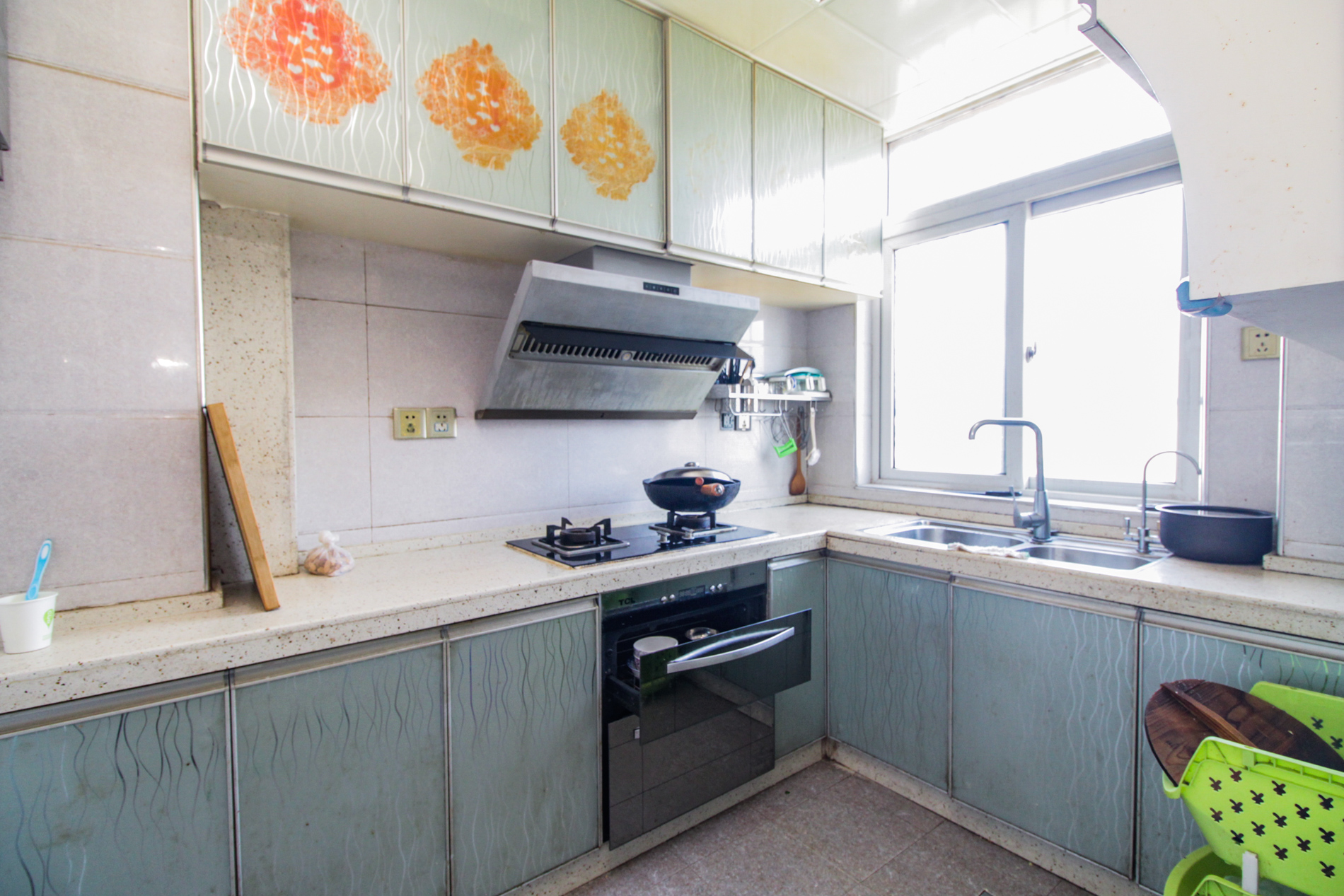 丰园城(鄱阳小区二期)  3室2厅2卫    73.8万 丰园城(鄱阳小区二期)  3室2厅2卫    73.8万厨房