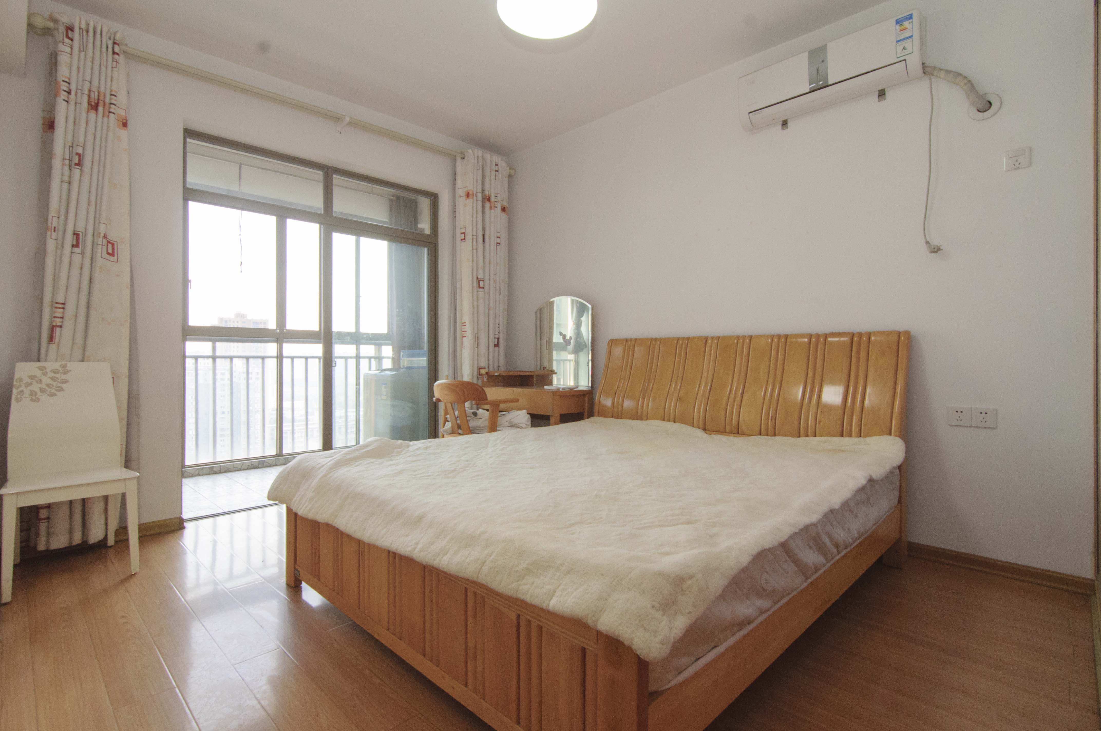 层上观邸  3室2厅1卫   75.00万卧室