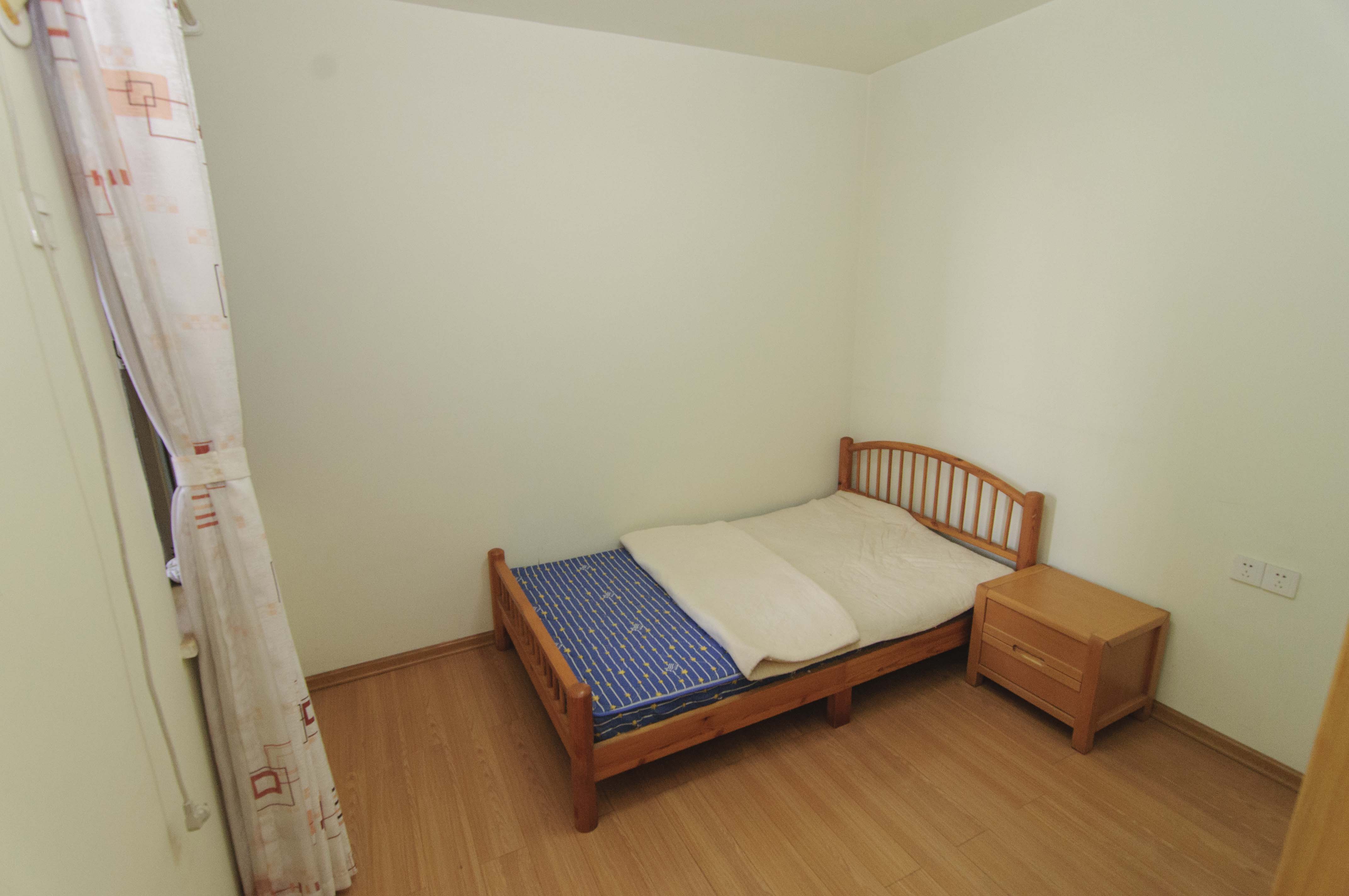 层上观邸  3室2厅1卫   75.00万卧室