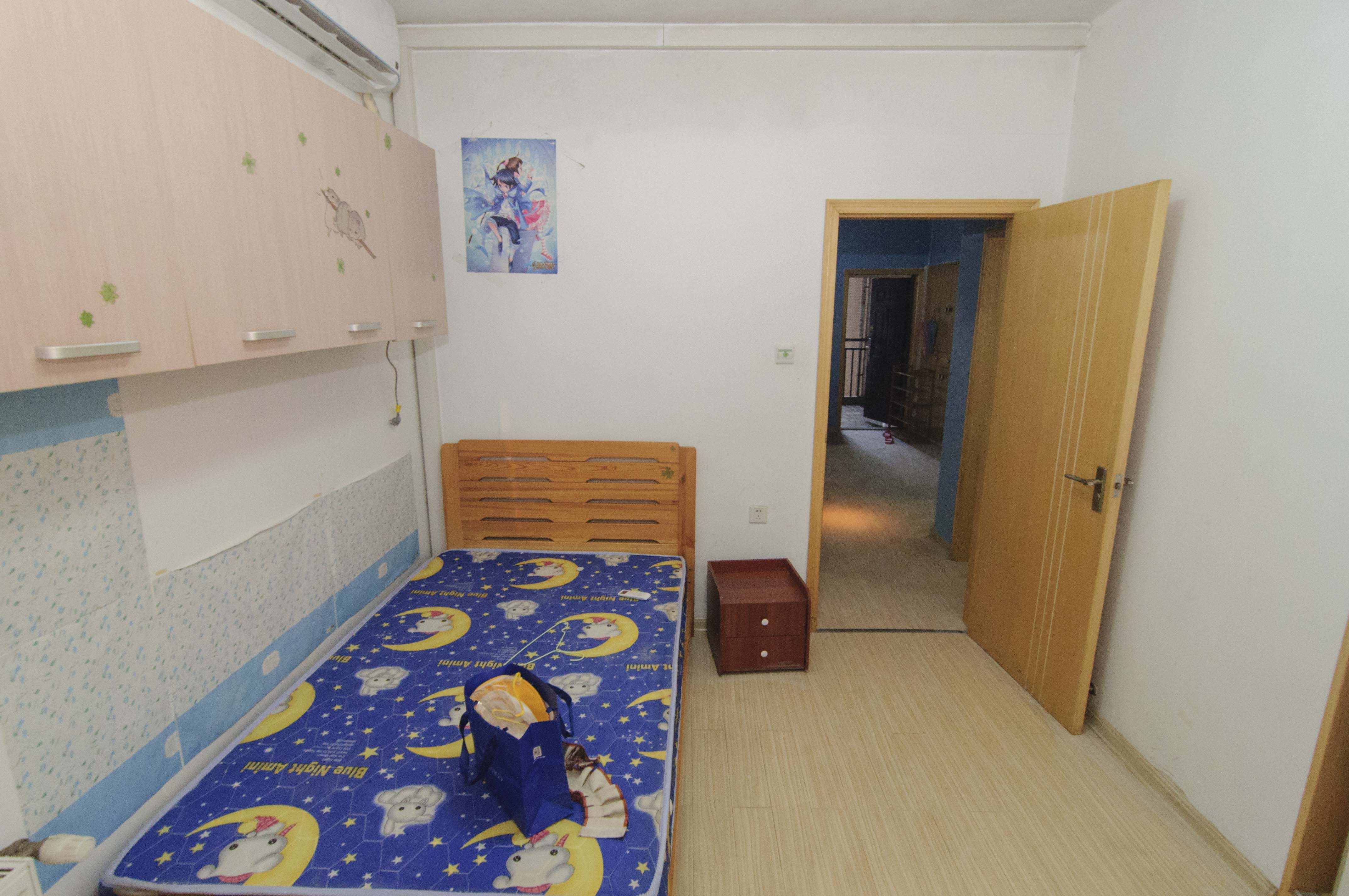 层上观邸  3室1厅1卫   93.80万卧室
