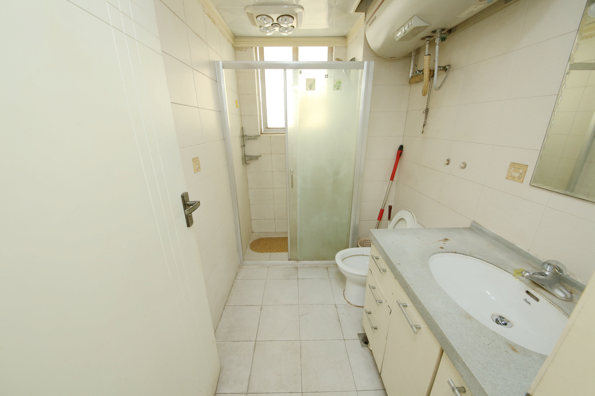 省建苑小区  4室2厅2卫   155.80万卫生间