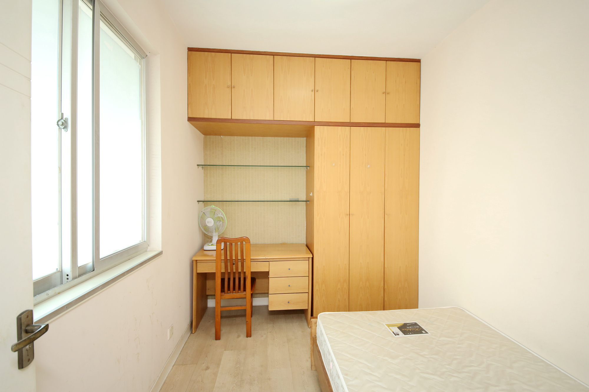 省建苑小区  4室2厅2卫   155.80万卧室