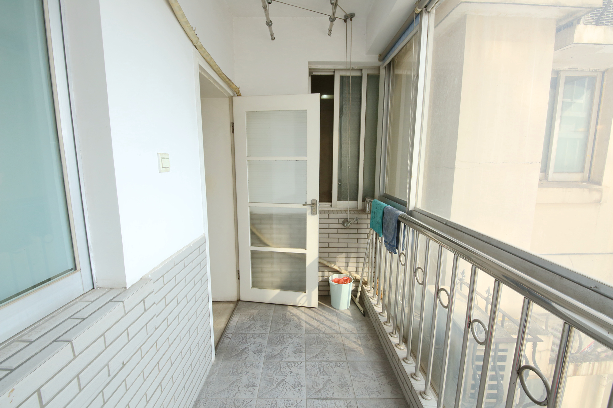 省建苑小区  4室2厅2卫   155.80万阳台
