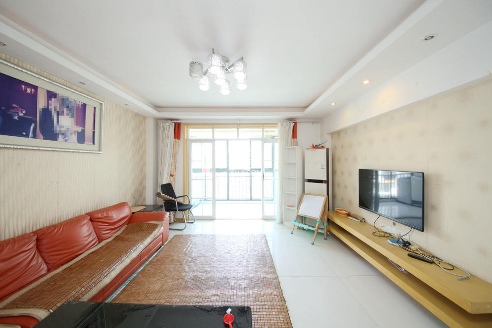 浏阳河畔家园  3室2厅2卫    95.0万