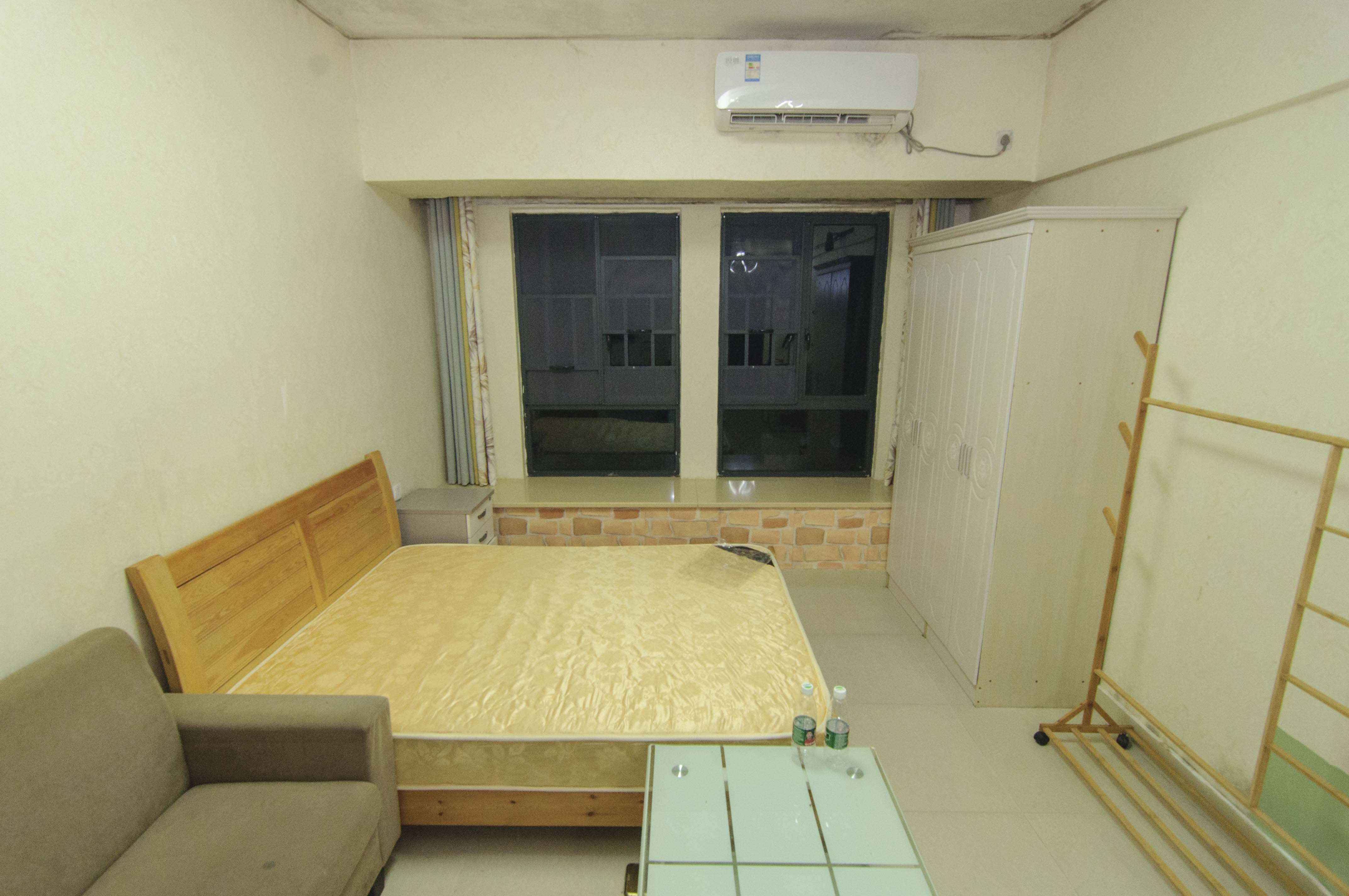 建发汇金国际  1室1厅1卫   28.00万客厅