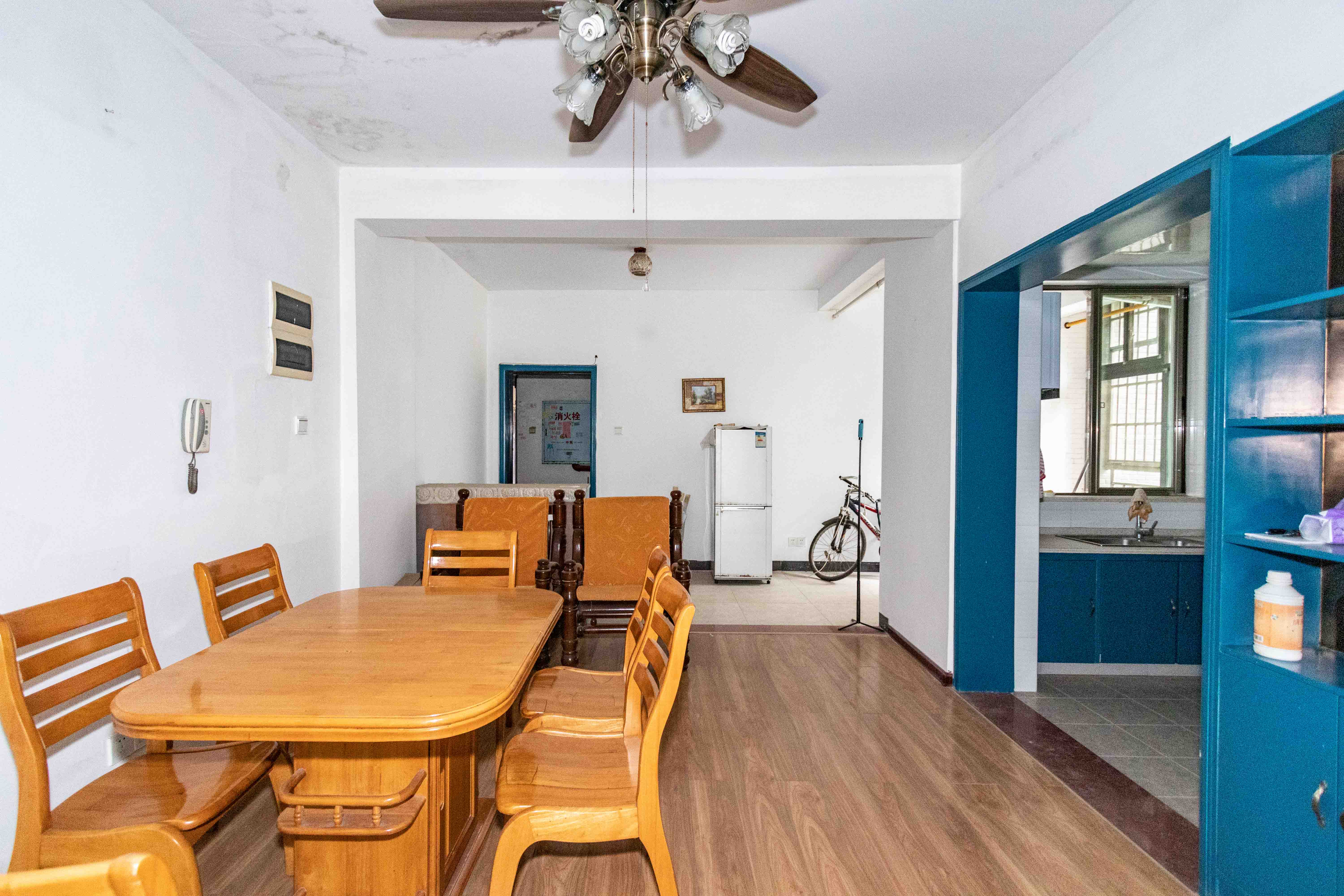 南郡明珠  3室2厅2卫    45.0万 南郡明珠  3室2厅2卫    45.0万客厅