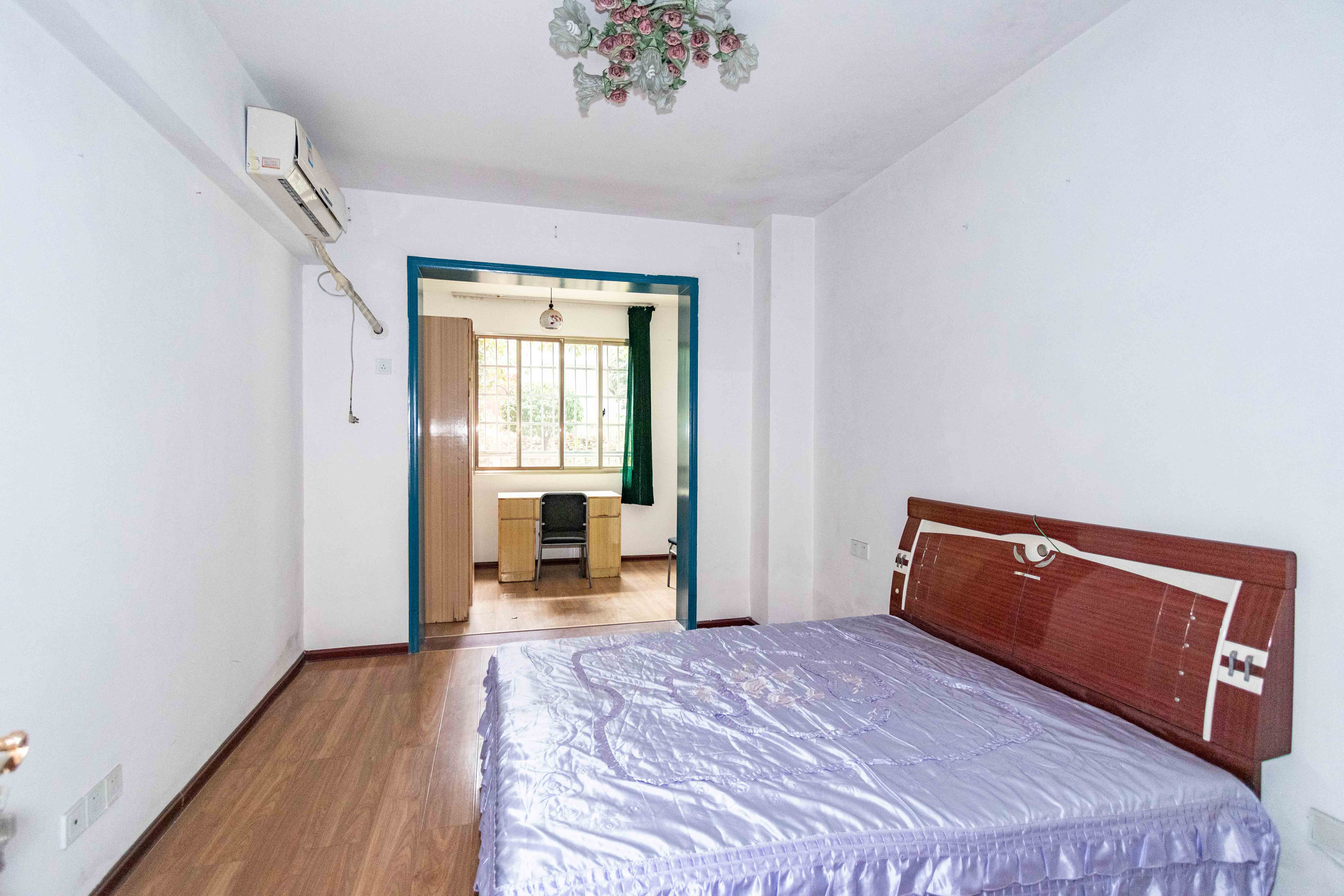 南郡明珠  3室2厅2卫    45.0万 南郡明珠  3室2厅2卫    45.0万卧室