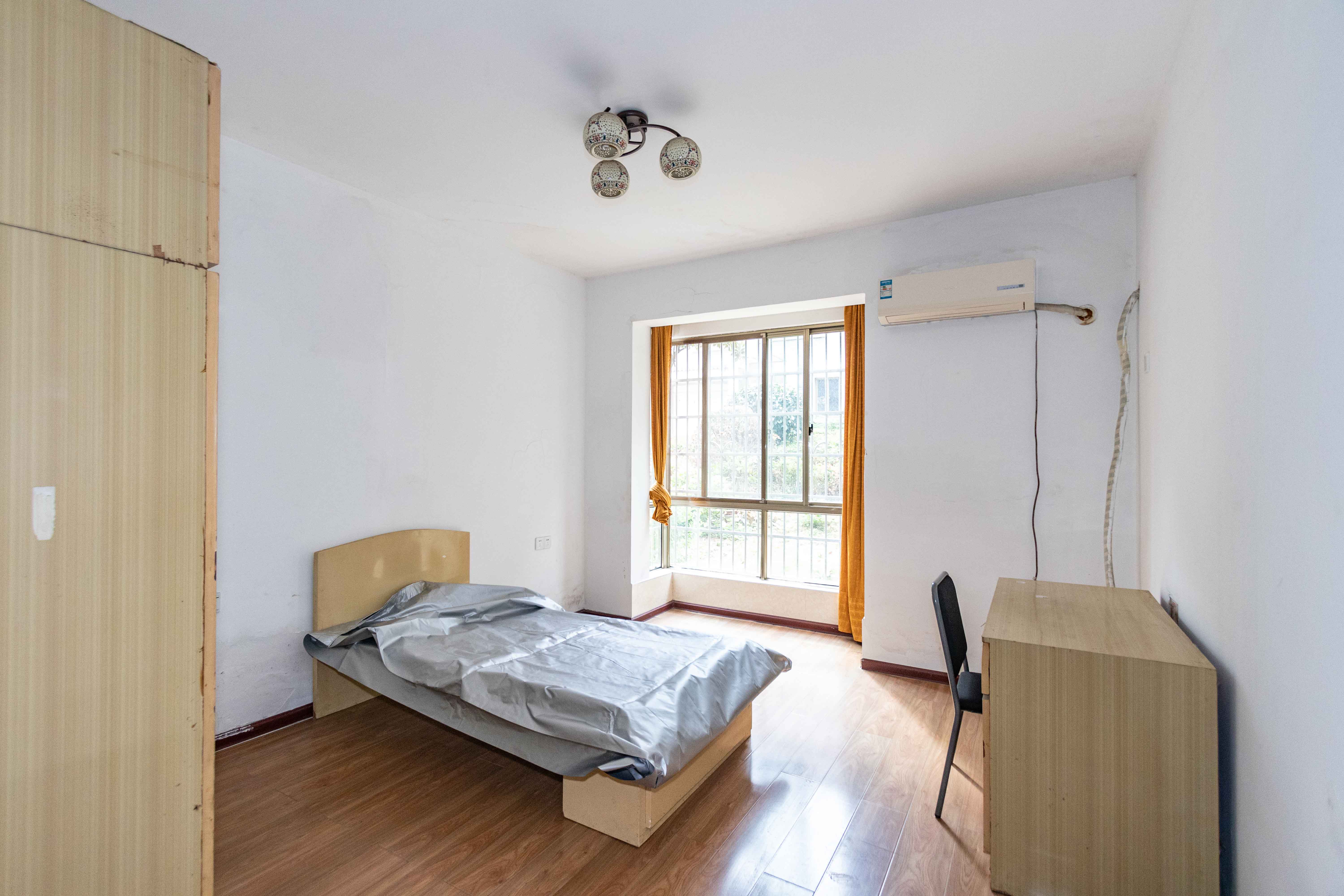 南郡明珠  3室2厅2卫    45.0万 南郡明珠  3室2厅2卫    45.0万卧室