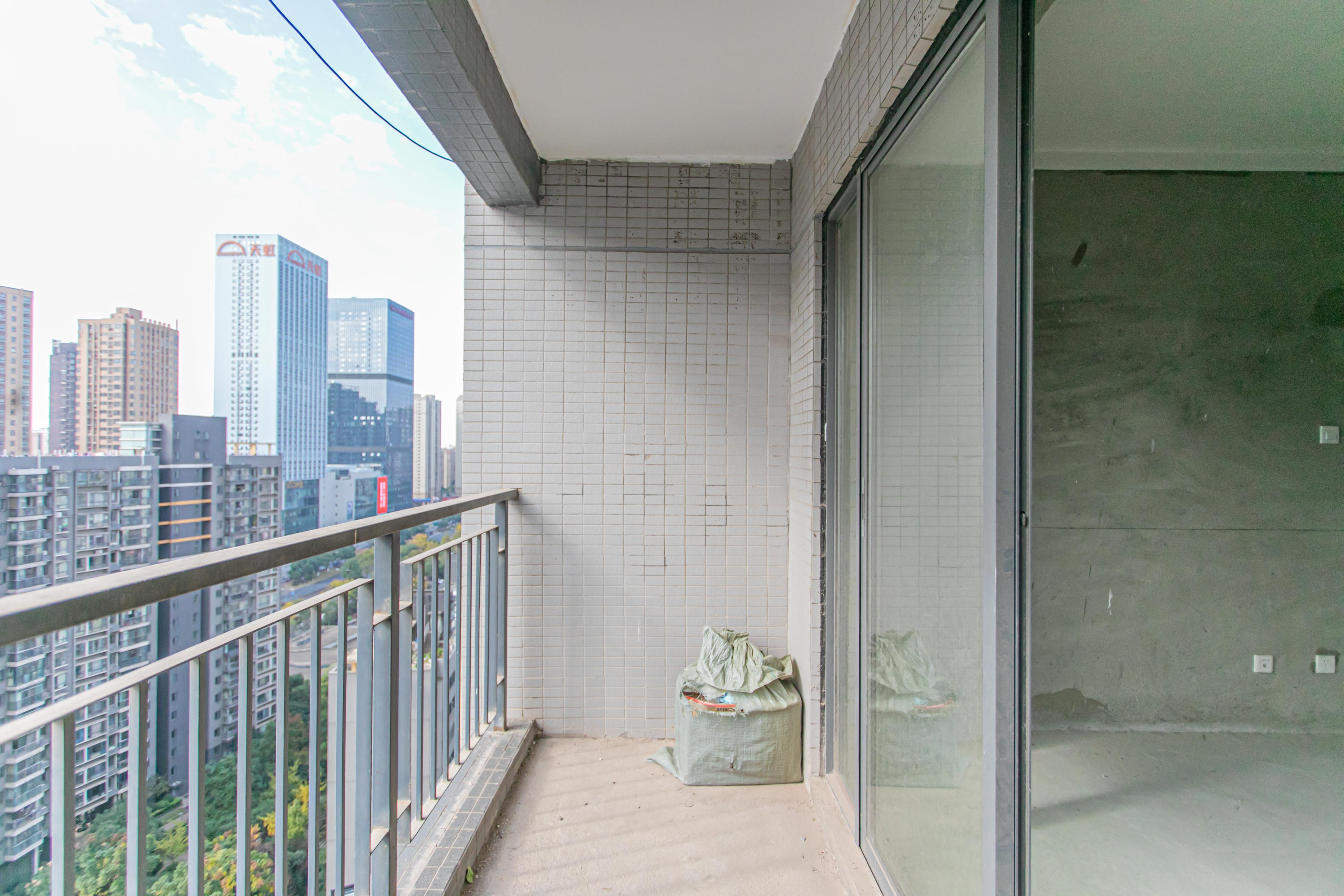 恒基凯旋门一二期 3室2厅1卫 61.8万 恒基凯旋门一二期 3室2厅1卫 61.8万其他