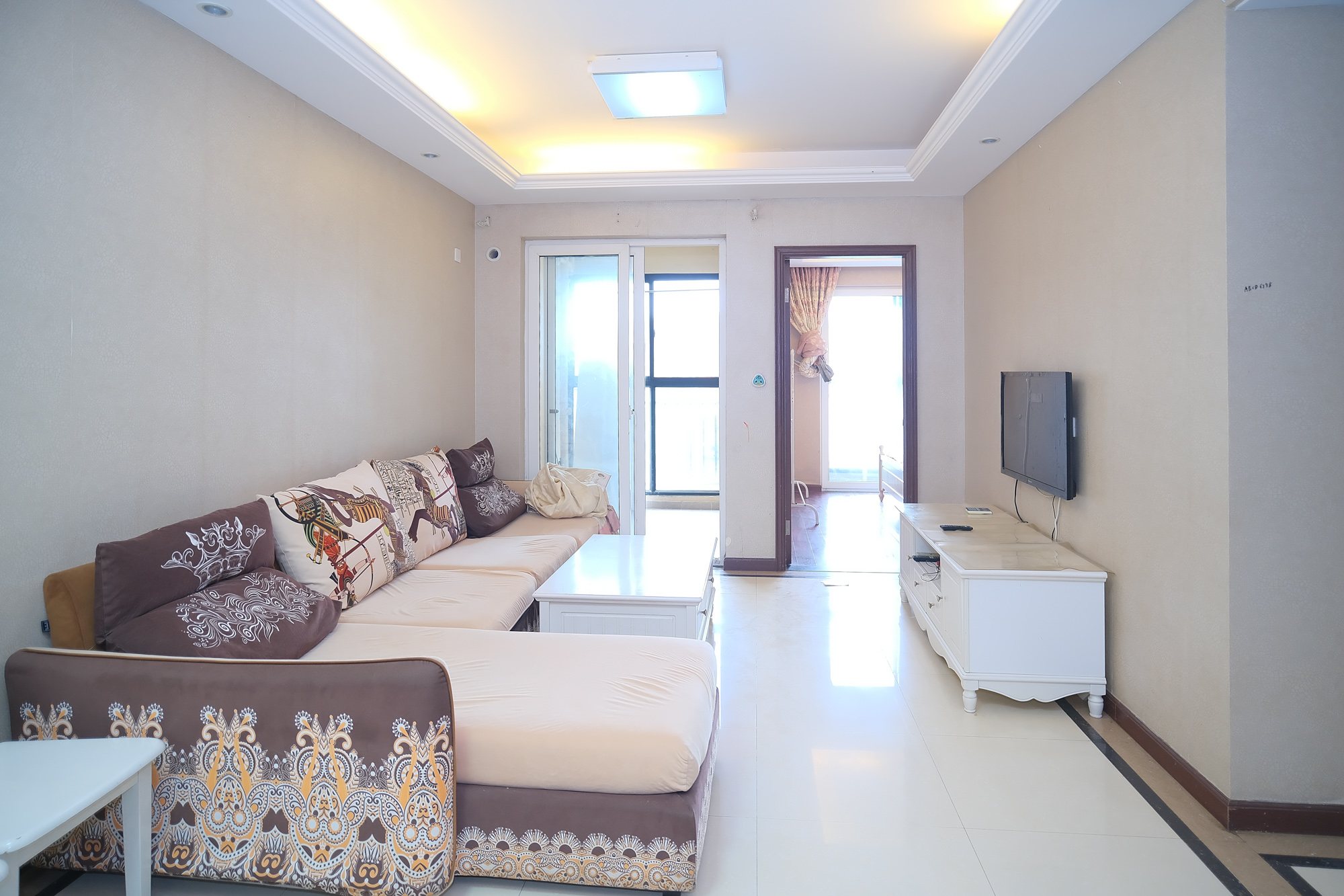 郡原居里  2室2厅1卫    50.0万 郡原居里  2室2厅1卫    50.0万客厅