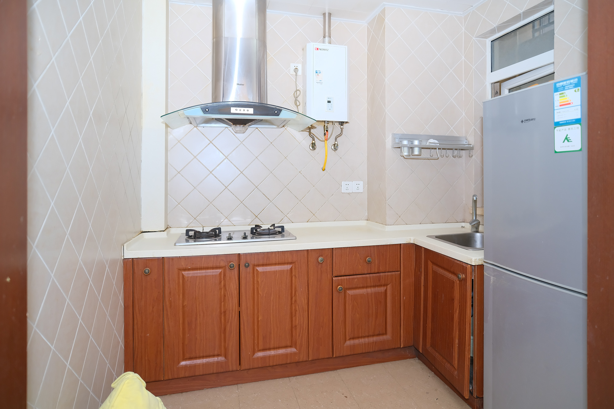 郡原居里  2室2厅1卫    50.0万 郡原居里  2室2厅1卫    50.0万厨房