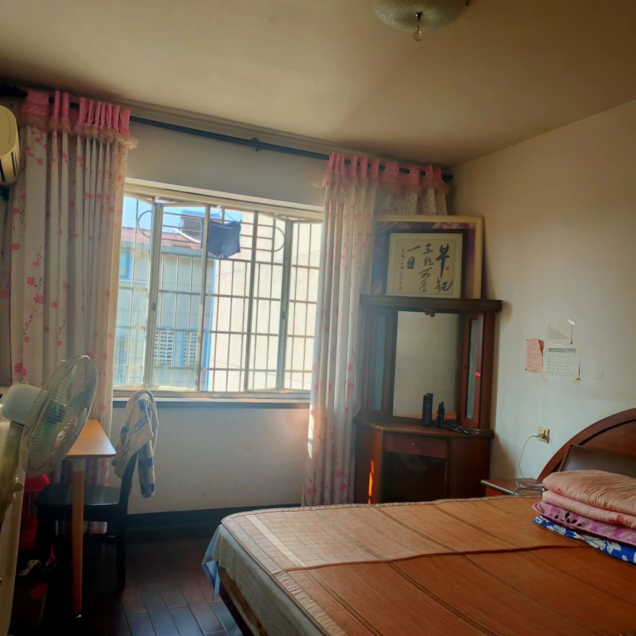 江麓幸福村  5室3厅2卫   75.00万客厅