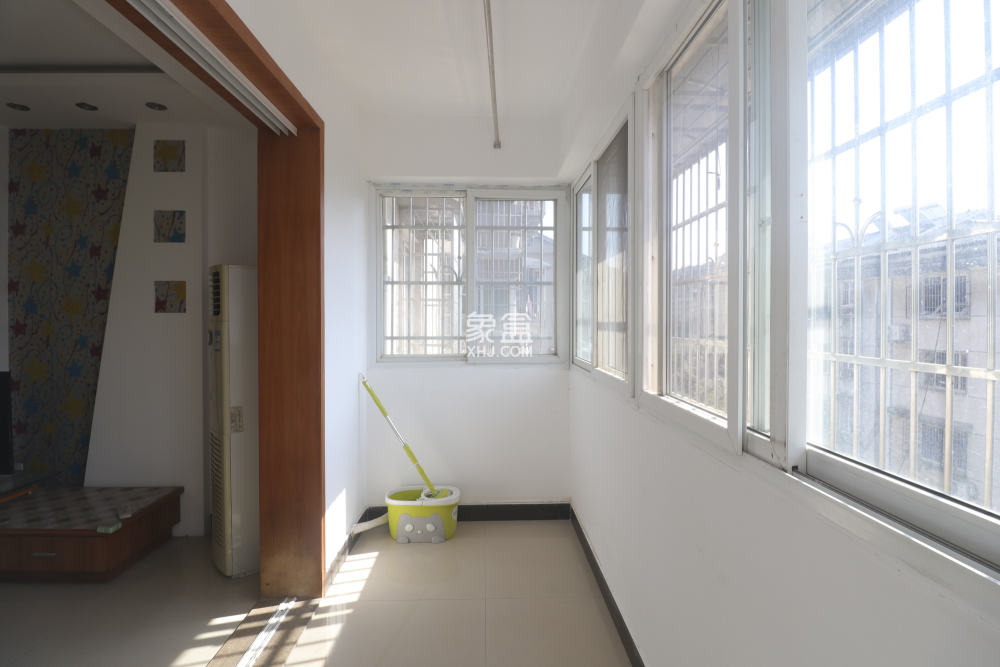 卓峰家園  3室2廳2衛(wèi)   82.80萬