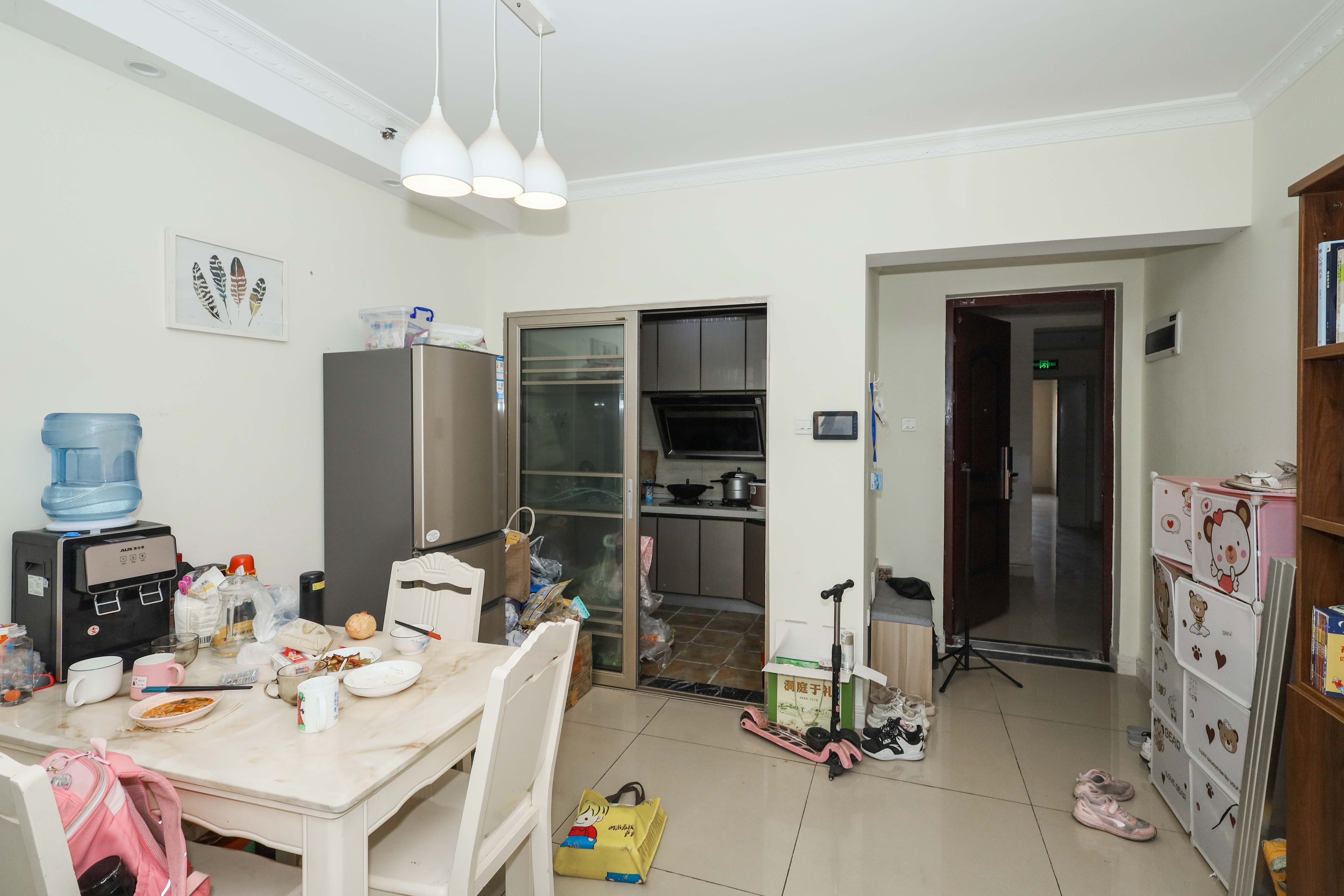 卓越浅水湾  3室2厅2卫    182.0万客厅