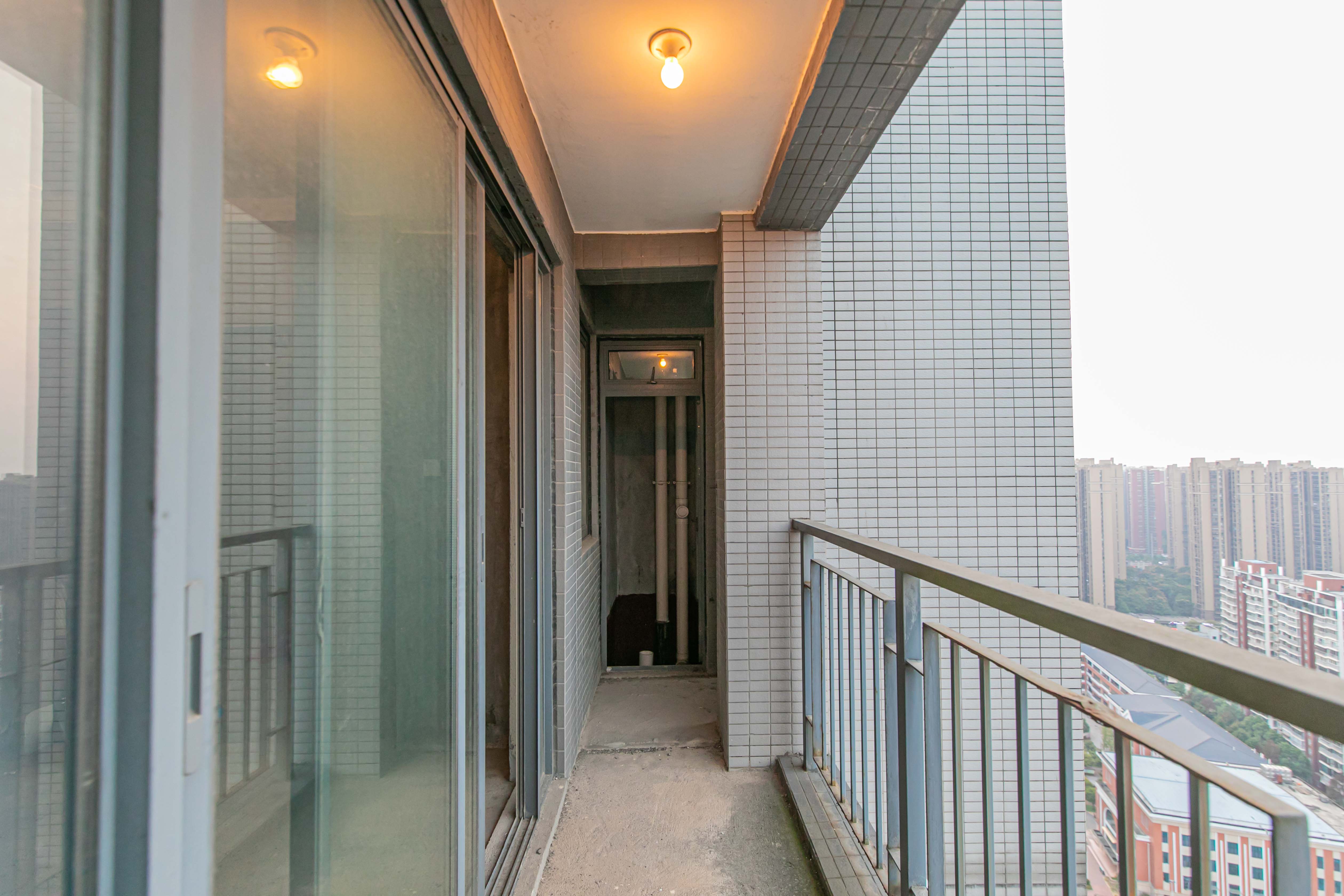 恒基凯旋门一二期  3室2厅2卫    120.0万 恒基凯旋门一二期  3室2厅2卫    120.0万阳台