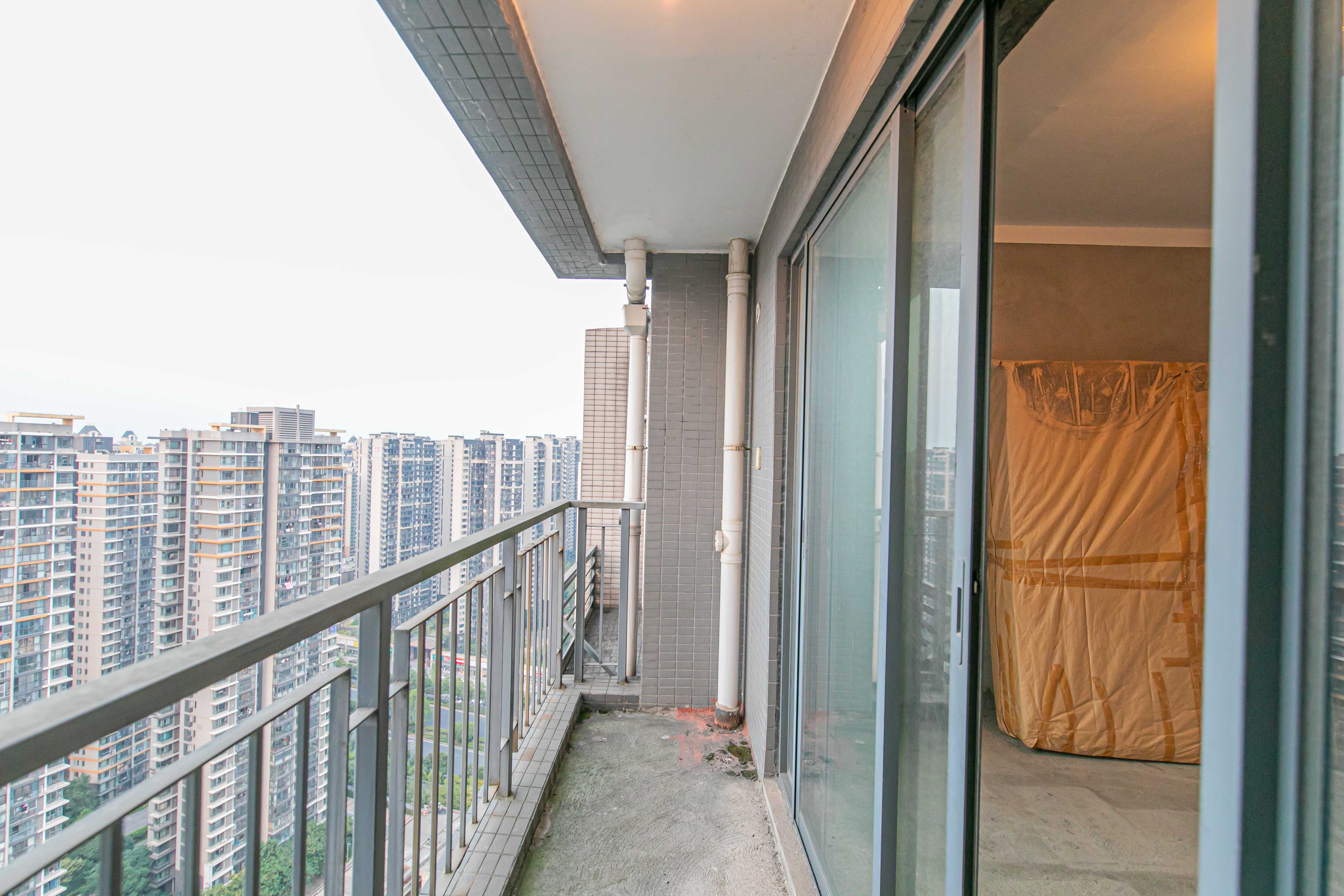 恒基凯旋门一二期  3室2厅2卫    120.0万 恒基凯旋门一二期  3室2厅2卫    120.0万阳台