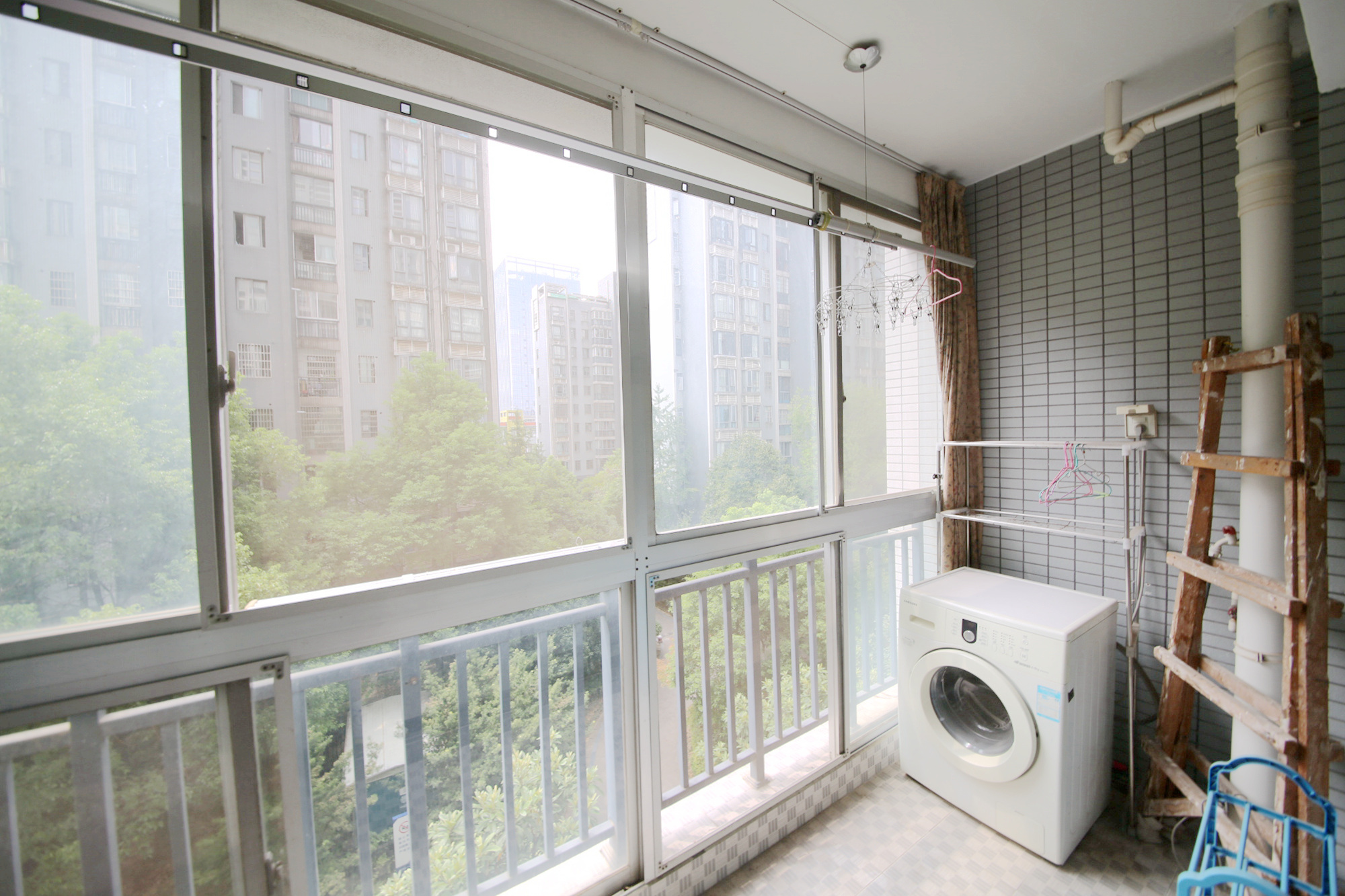 长房东郡  3室2厅2卫    140.0万阳台