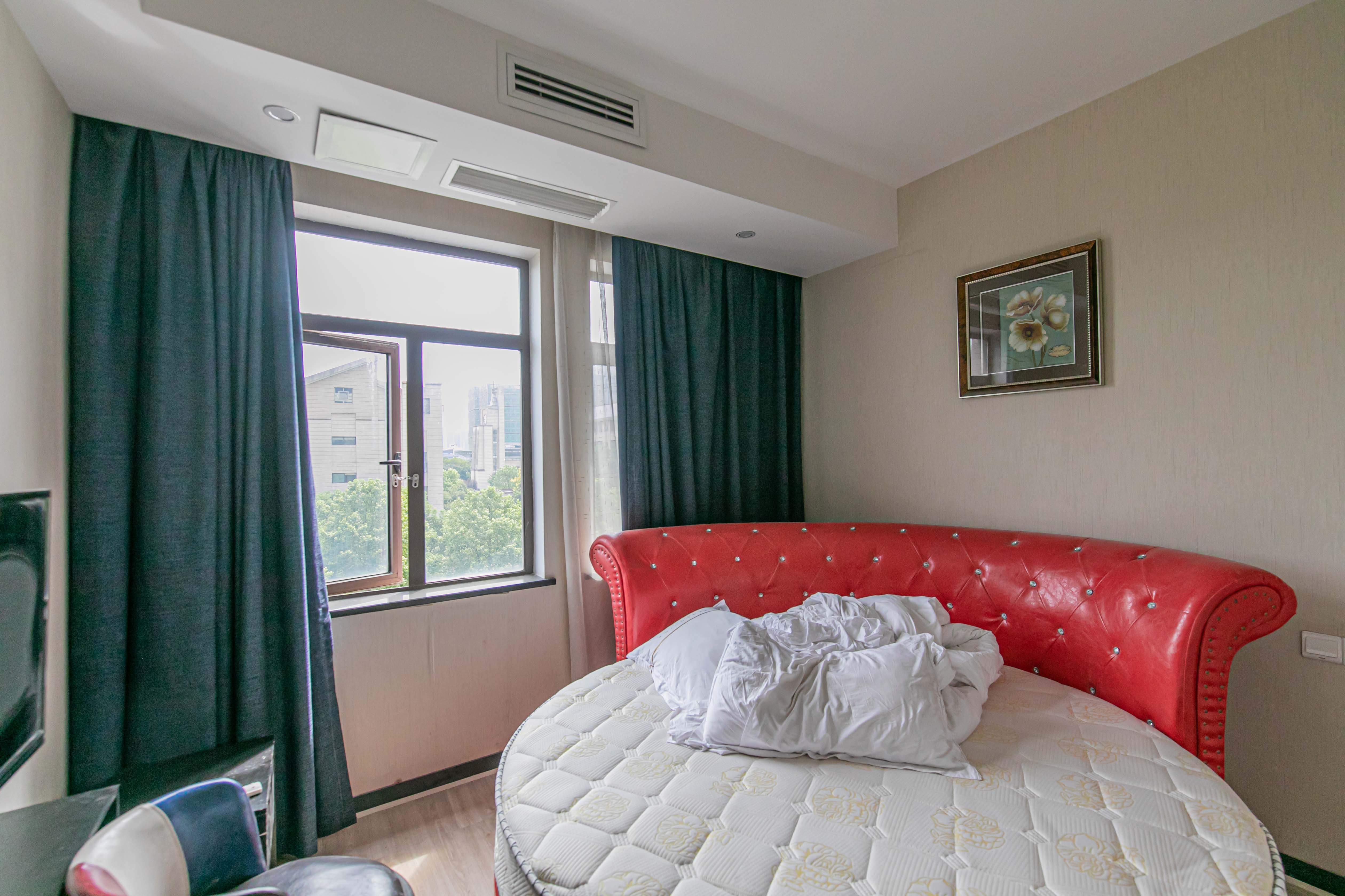 水岸世景  2室1厅1卫    62.0万 水岸世景  2室1厅1卫    62.0万卧室