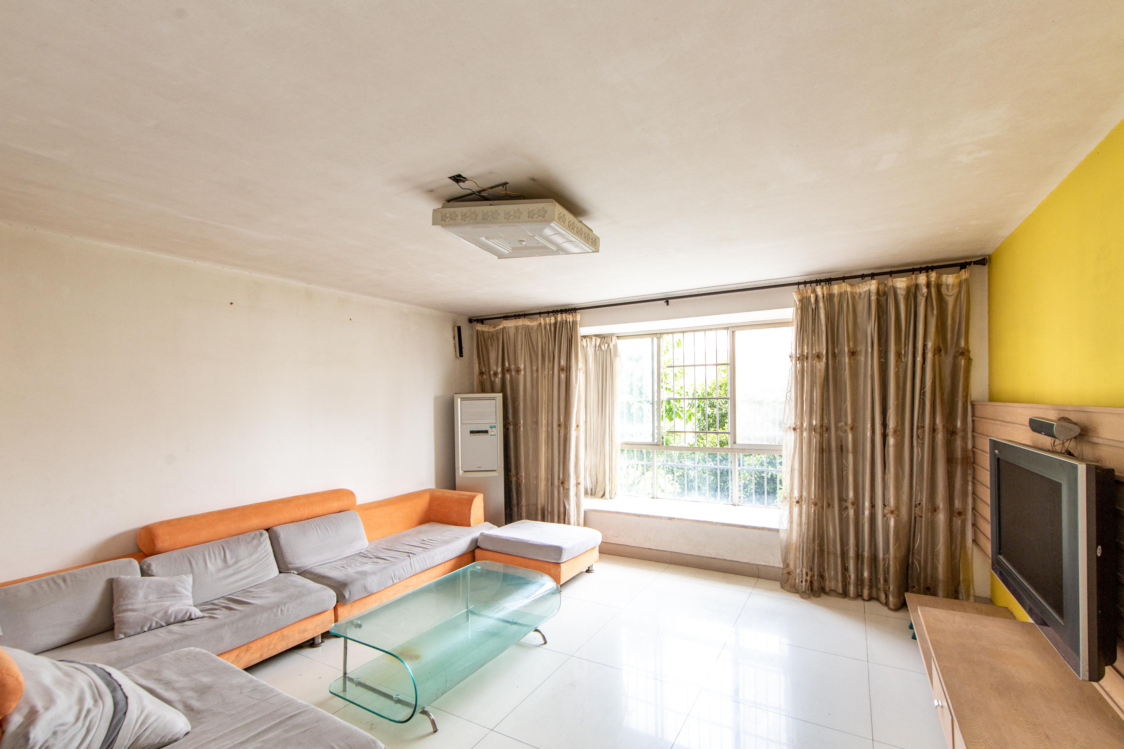 新星小区  3室2厅2卫    70.0万 新星小区  3室2厅2卫    70.0万客厅