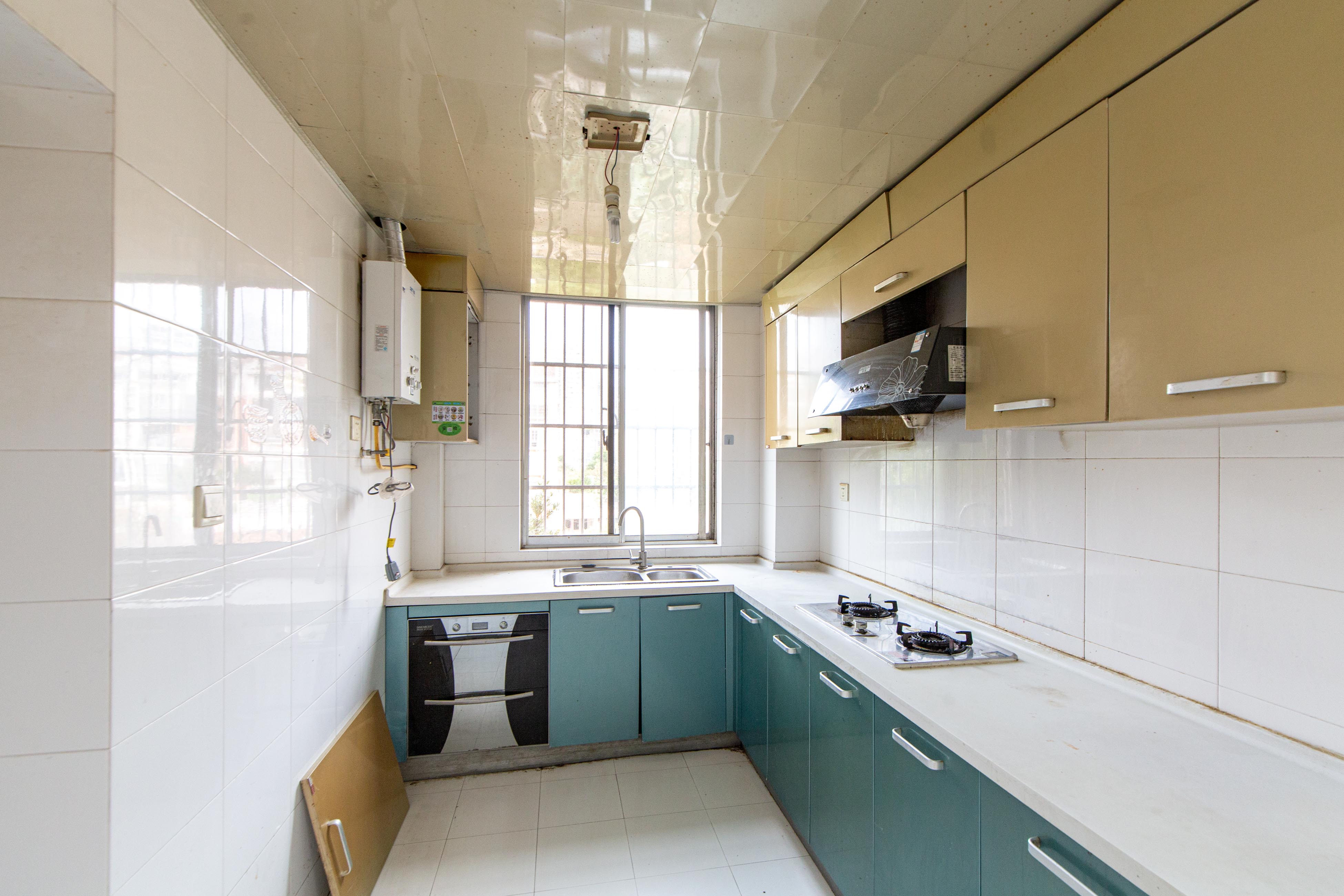 新星小区  3室2厅2卫    70.0万 新星小区  3室2厅2卫    70.0万厨房