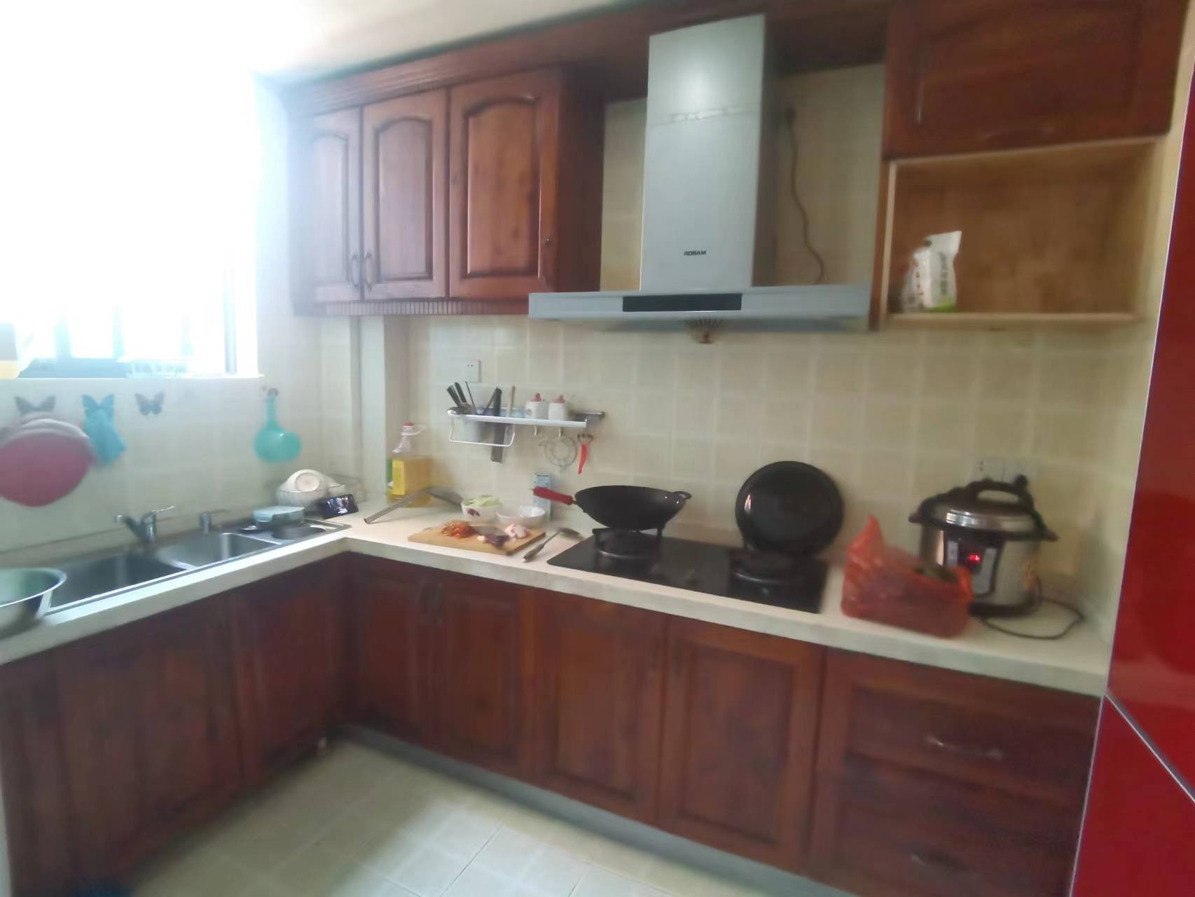 中央皇庭 3室2厅2卫 54.8万 中央皇庭 3室2厅2卫 54.8万室内图