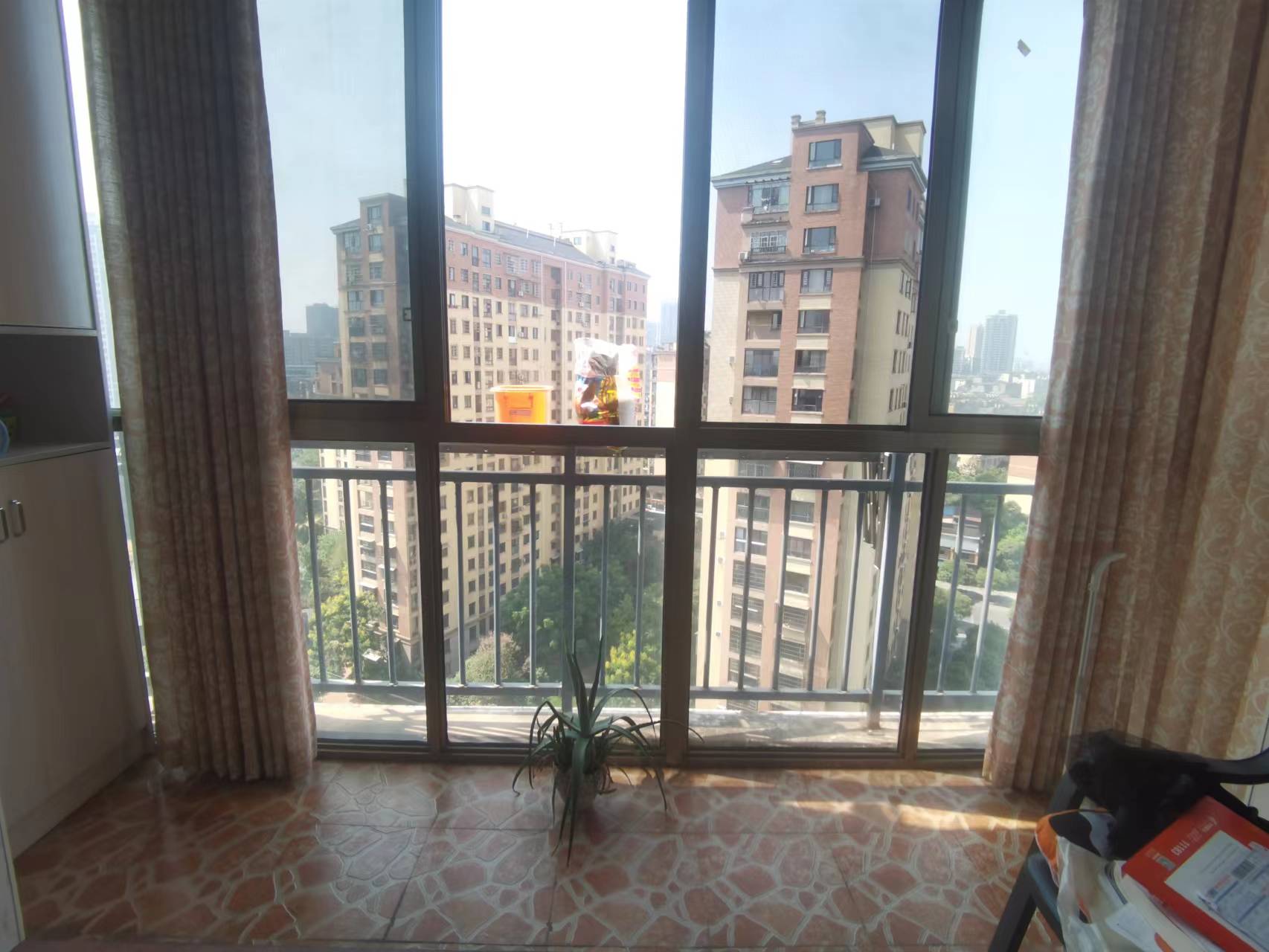 中央皇庭 3室2厅2卫 54.8万 中央皇庭 3室2厅2卫 54.8万室内图