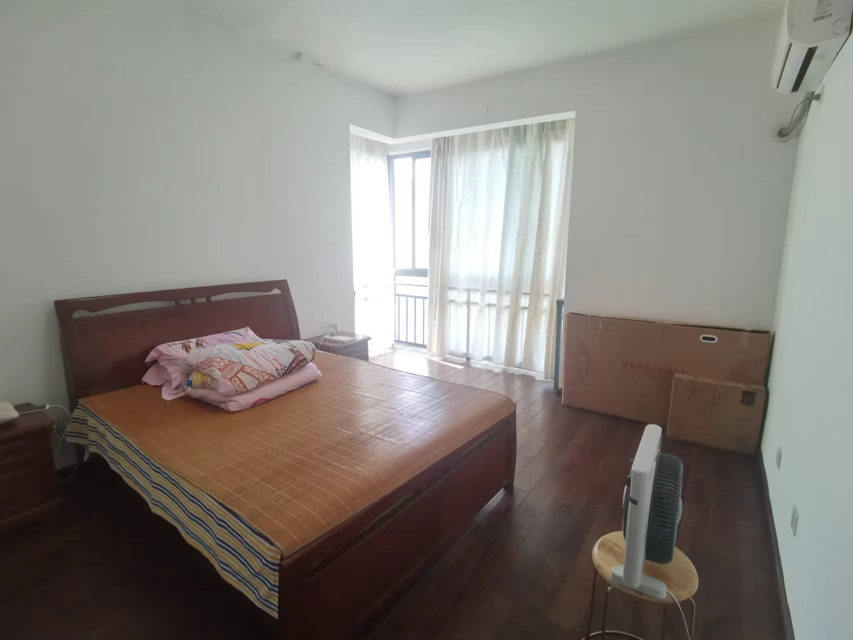 中央皇庭 3室2厅2卫 54.8万 中央皇庭 3室2厅2卫 54.8万室内图