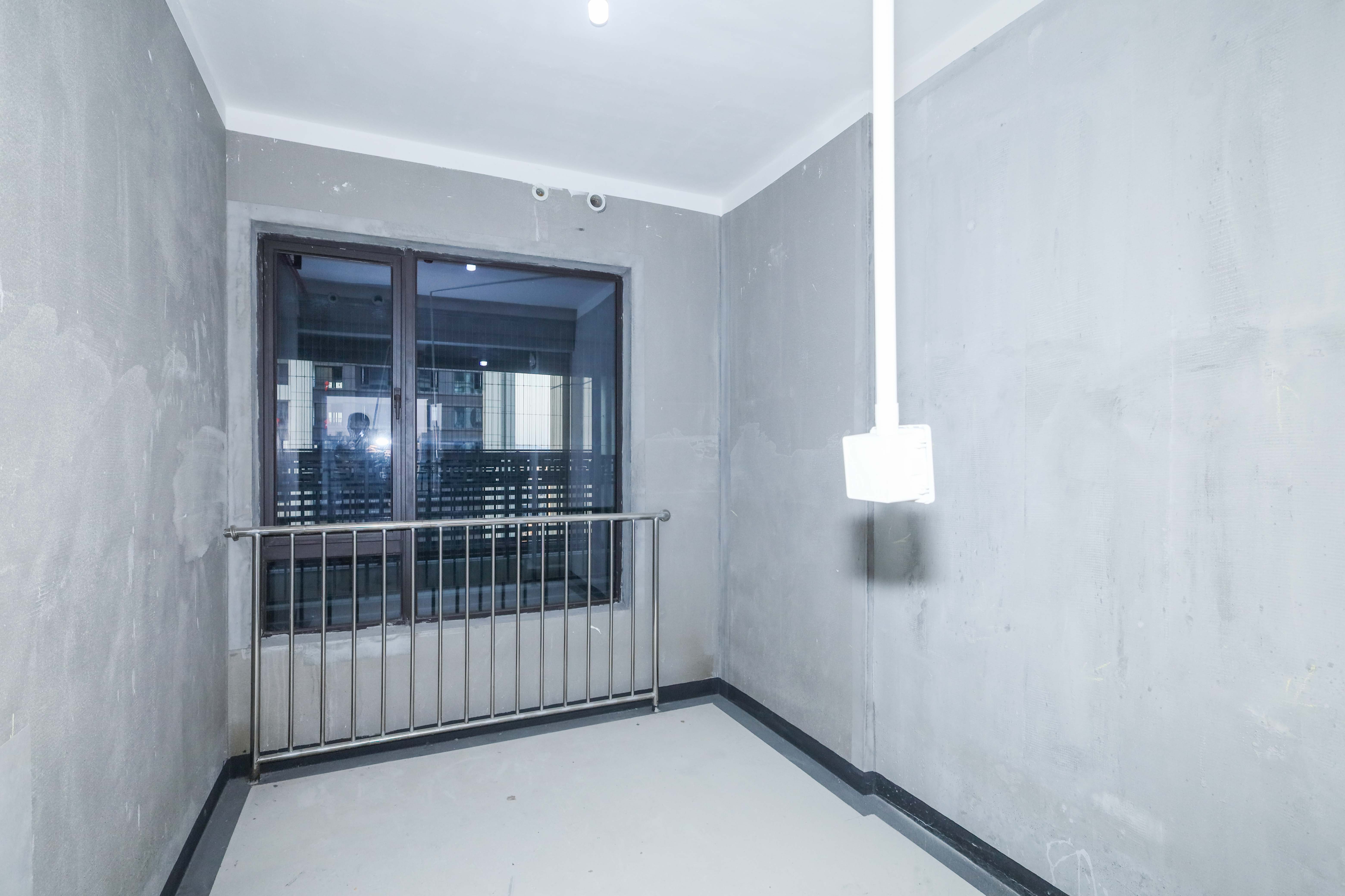 建发央著  4室2厅2卫   190.00万卧室