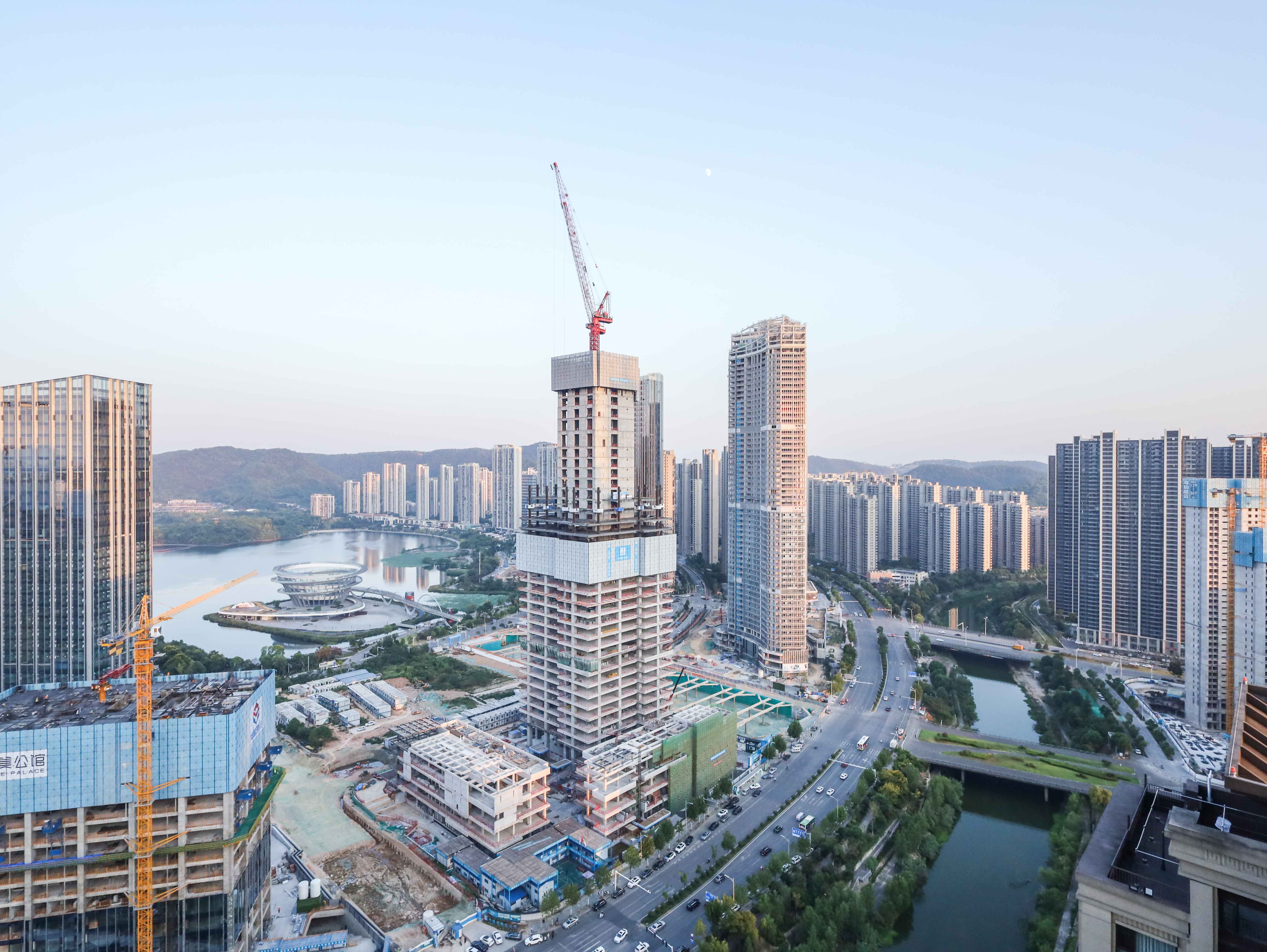 建发央著  4室2厅2卫   190.00万阳台