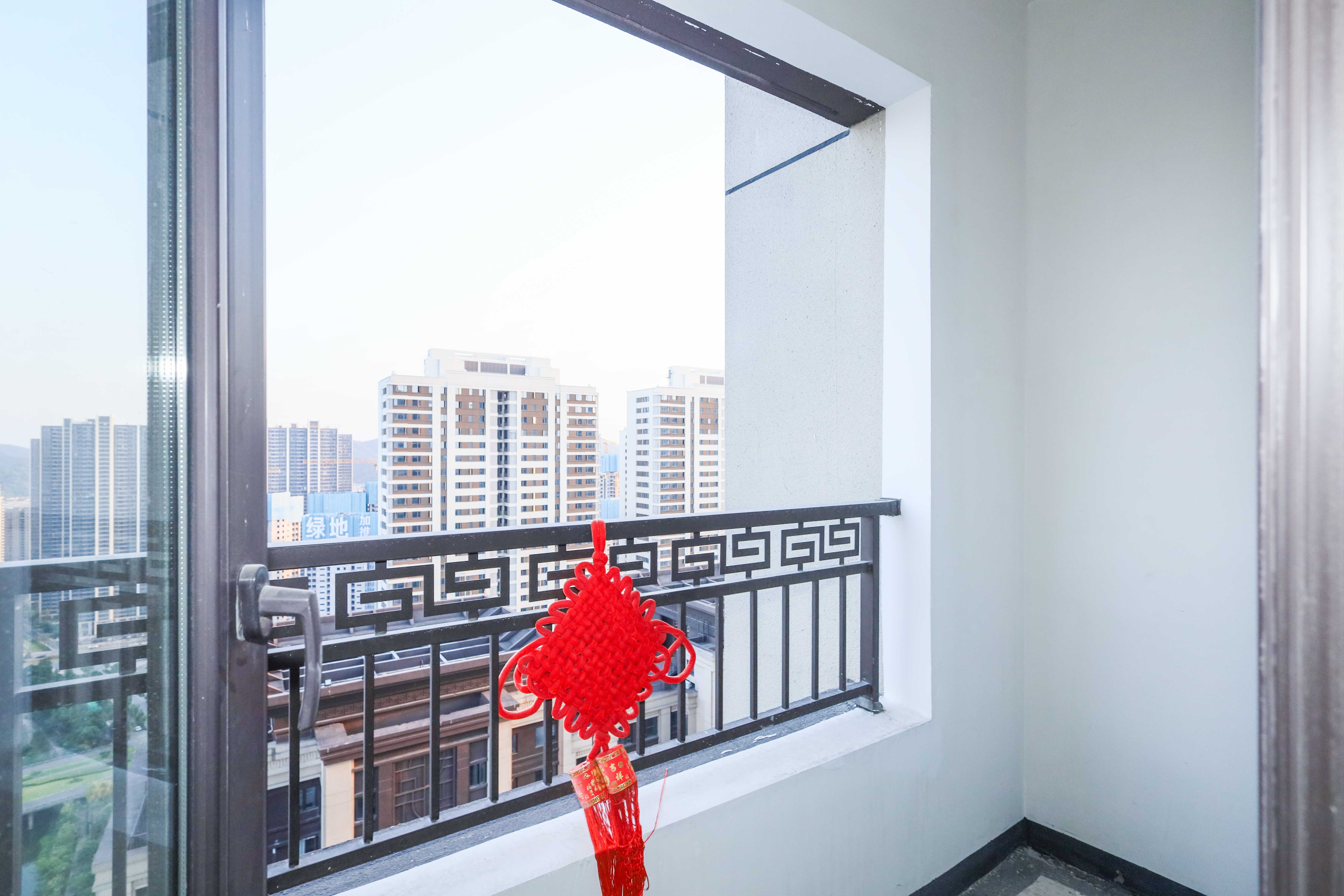 建发央著  4室2厅2卫   190.00万阳台