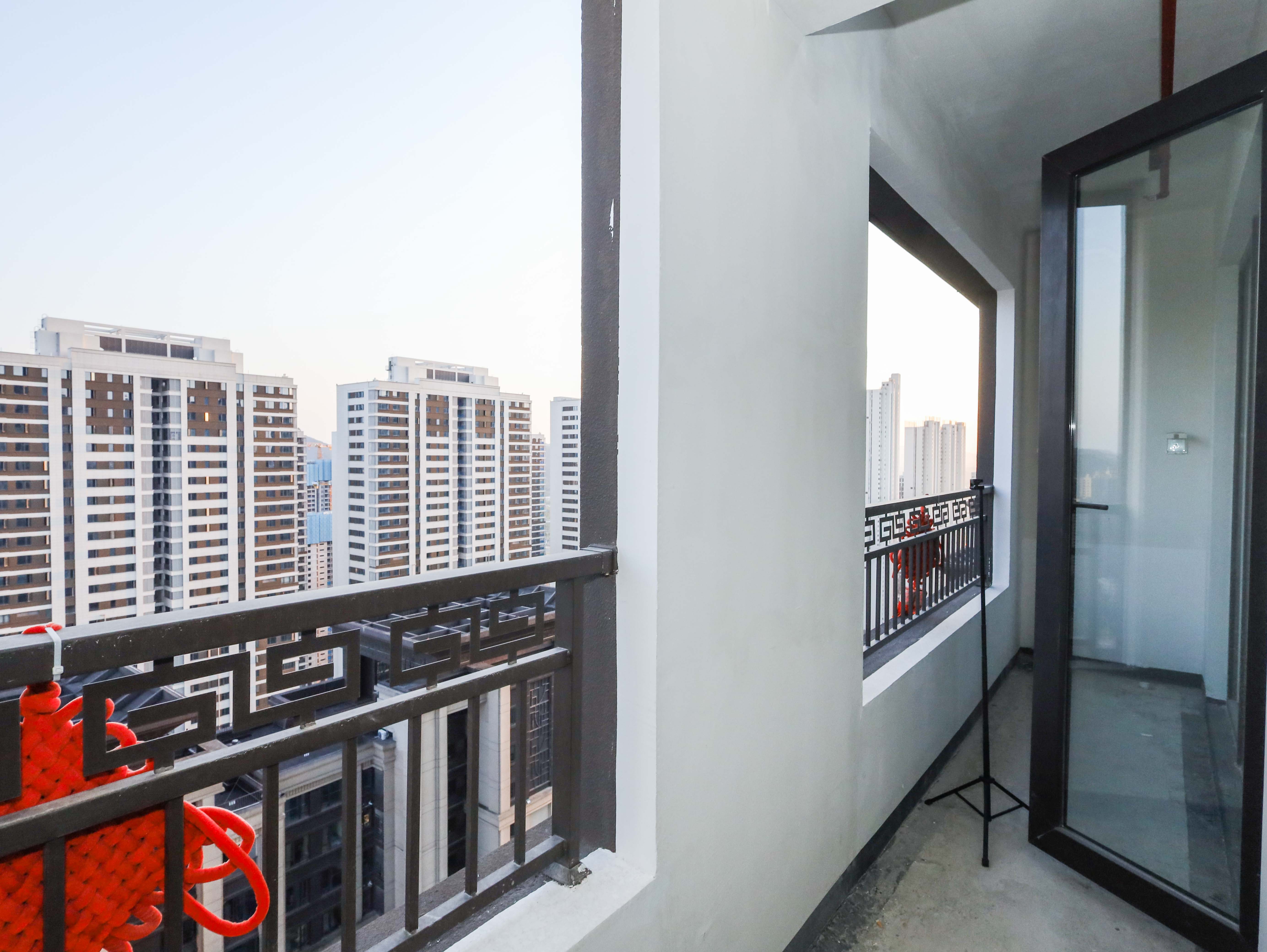 建发央著  4室2厅2卫   190.00万阳台