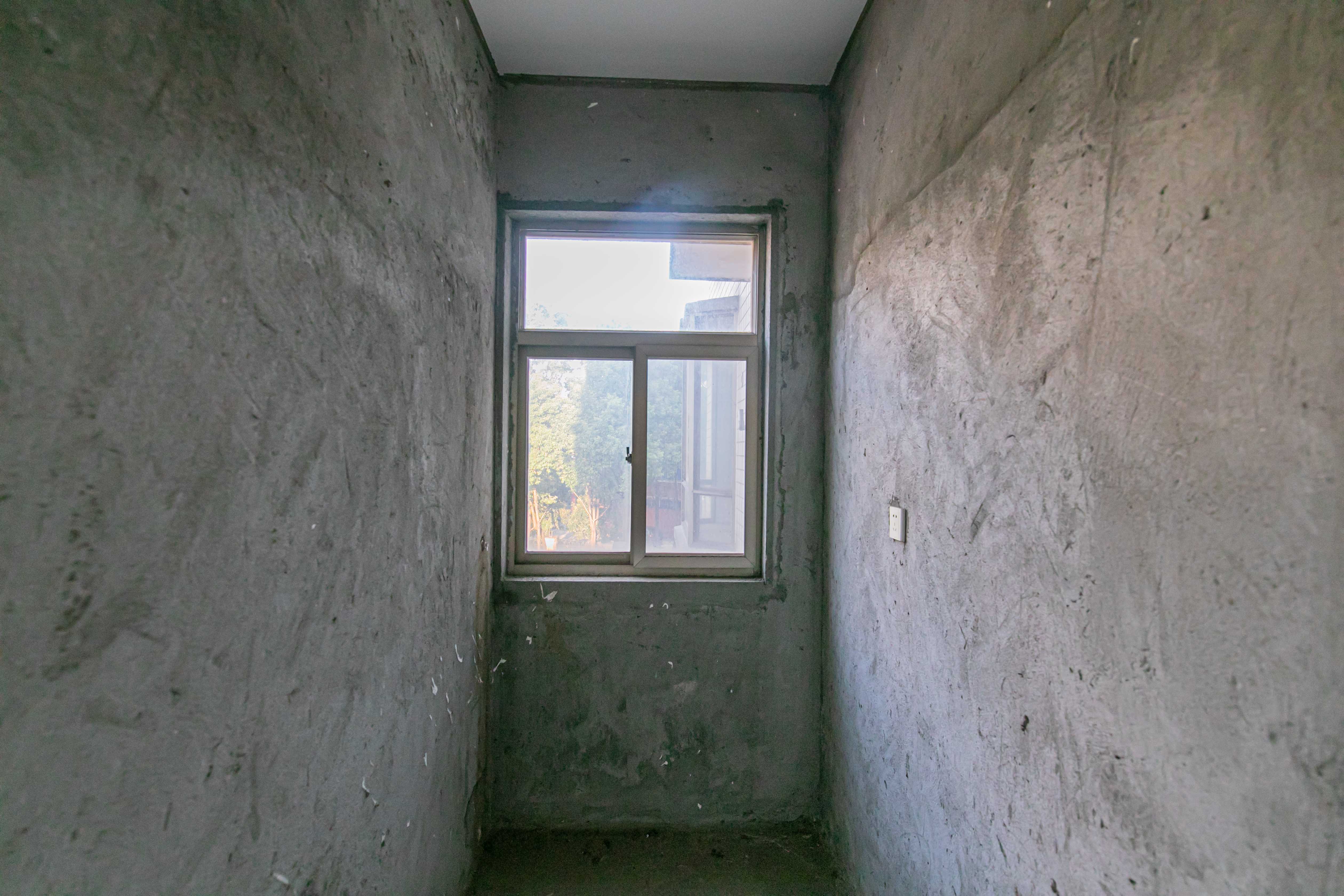 96301部队小区  4室2厅2卫   108.00万其他