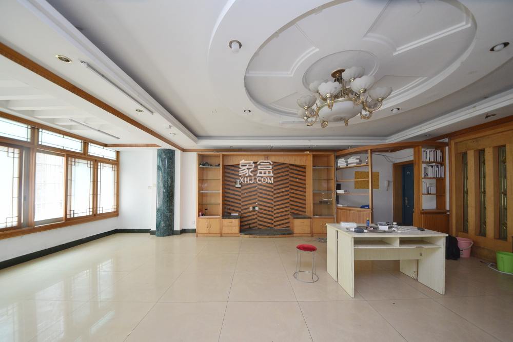 长城花园  4室2厅2卫   125.00万
