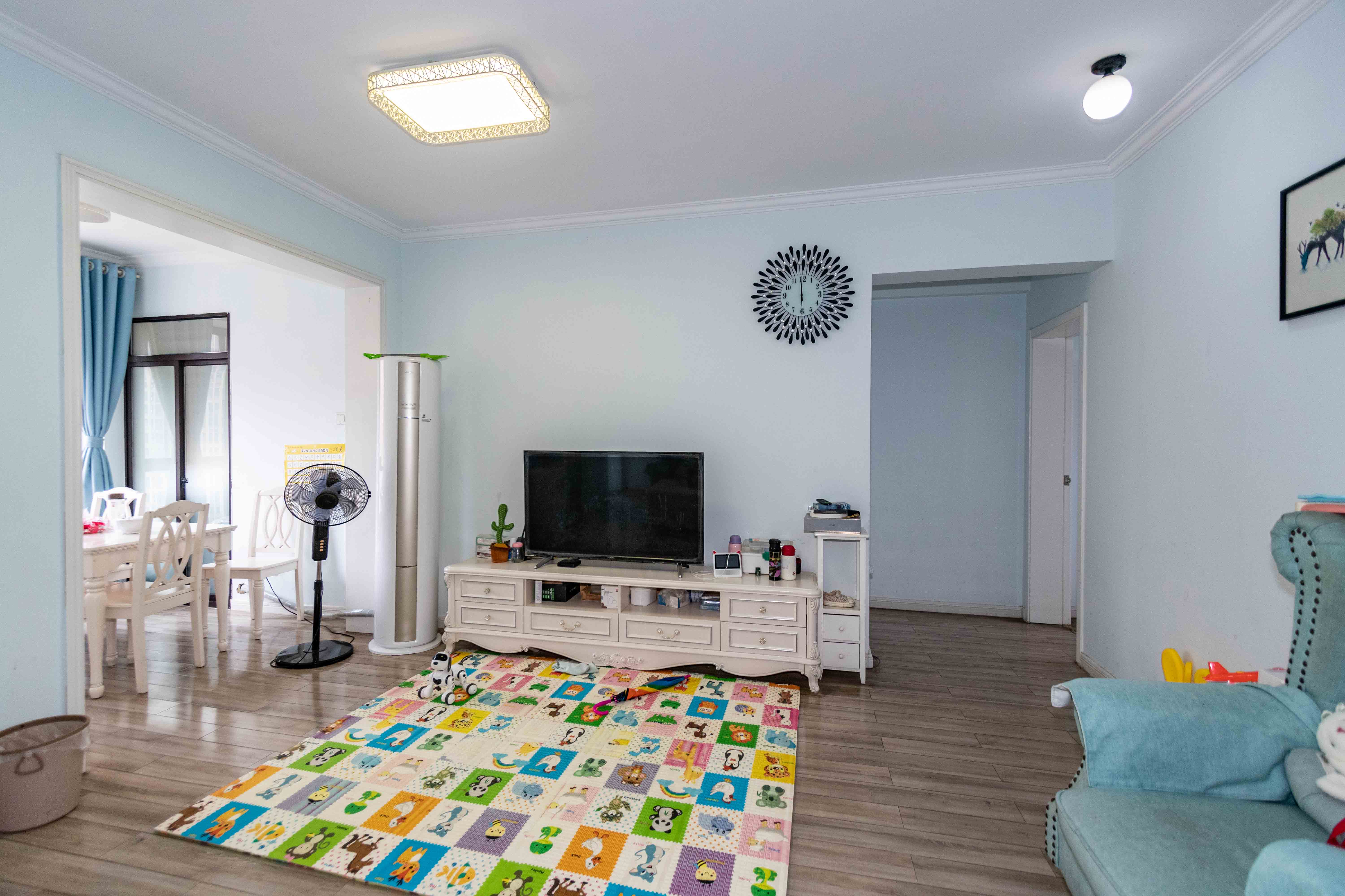 欧莱雅郡 3室1厅1卫 75.0万 欧莱雅郡 3室1厅1卫 75.0万客厅