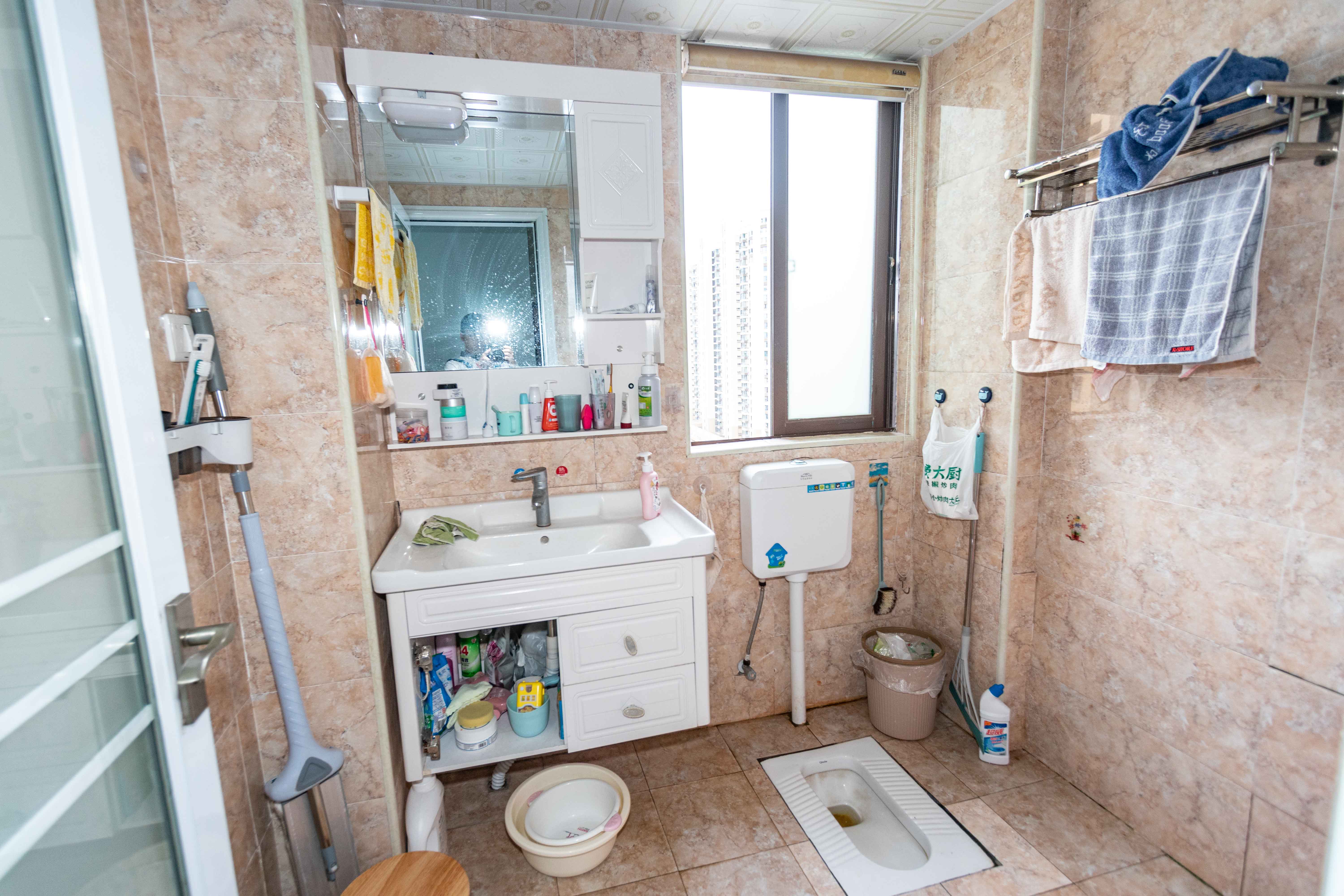 欧莱雅郡 3室1厅1卫 75.0万 欧莱雅郡 3室1厅1卫 75.0万卫生间