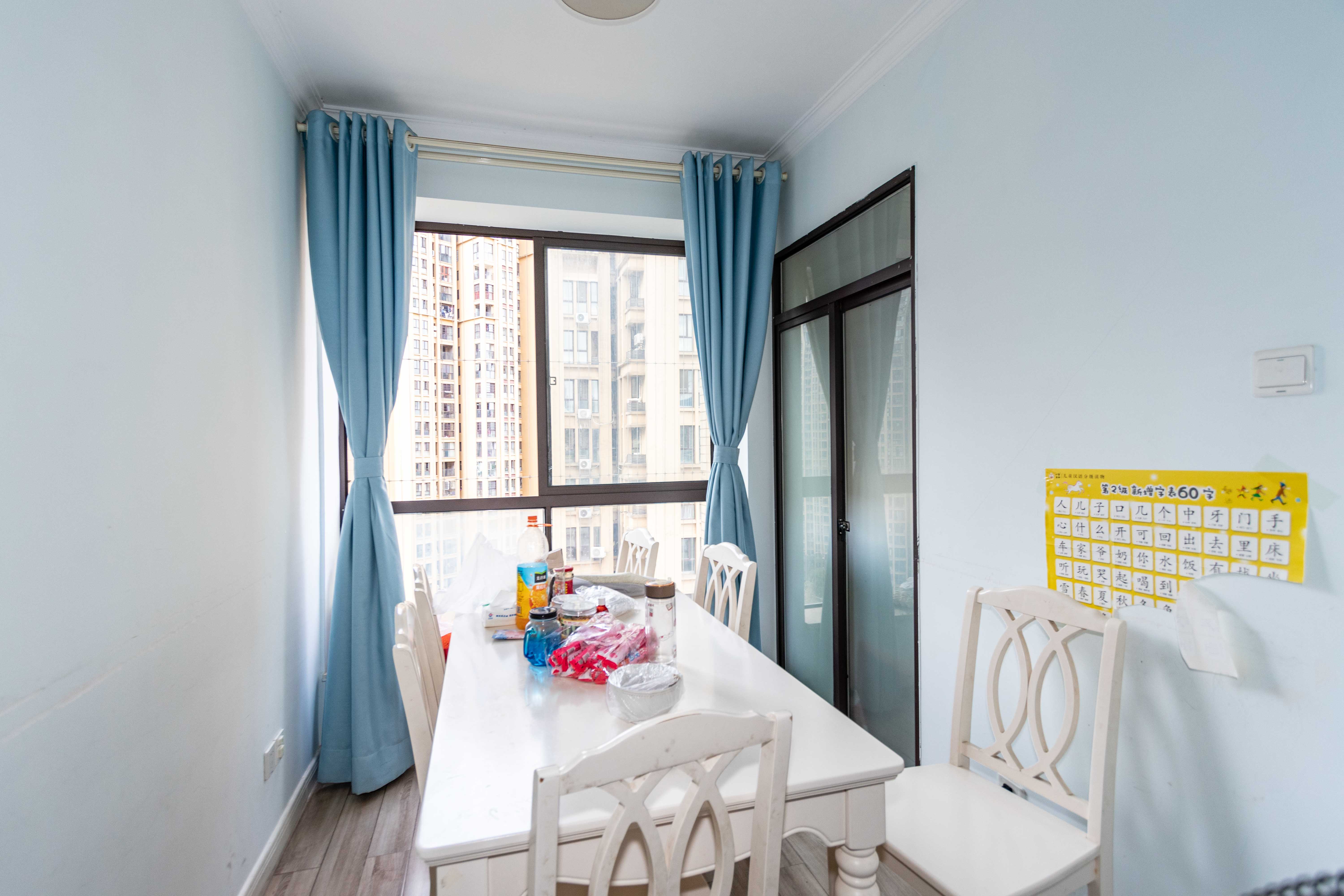 欧莱雅郡 3室1厅1卫 75.0万 欧莱雅郡 3室1厅1卫 75.0万客厅