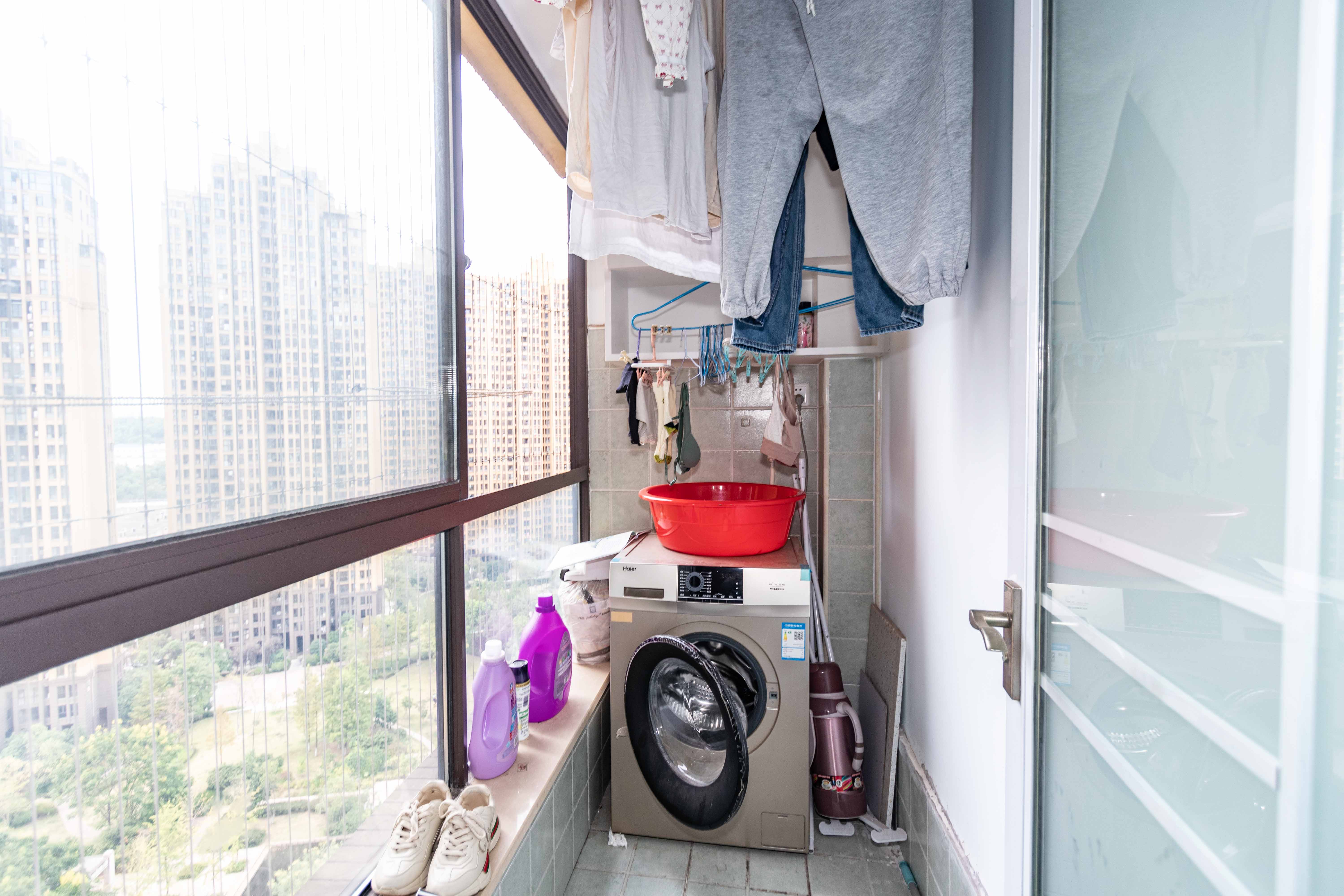 欧莱雅郡 3室1厅1卫 75.0万 欧莱雅郡 3室1厅1卫 75.0万阳台