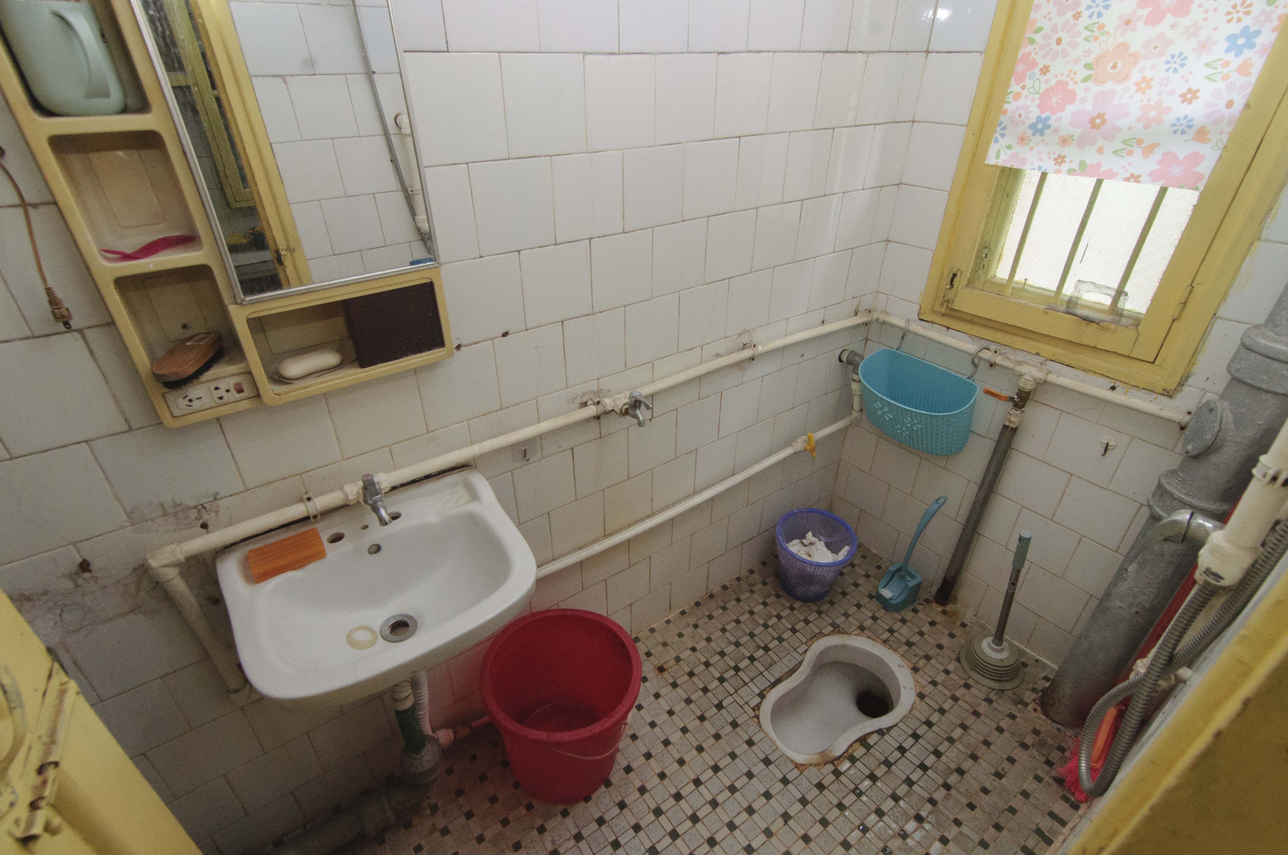 向东园社区(南湖路国税局宿舍)  2室1厅1卫   55.00万卫生间