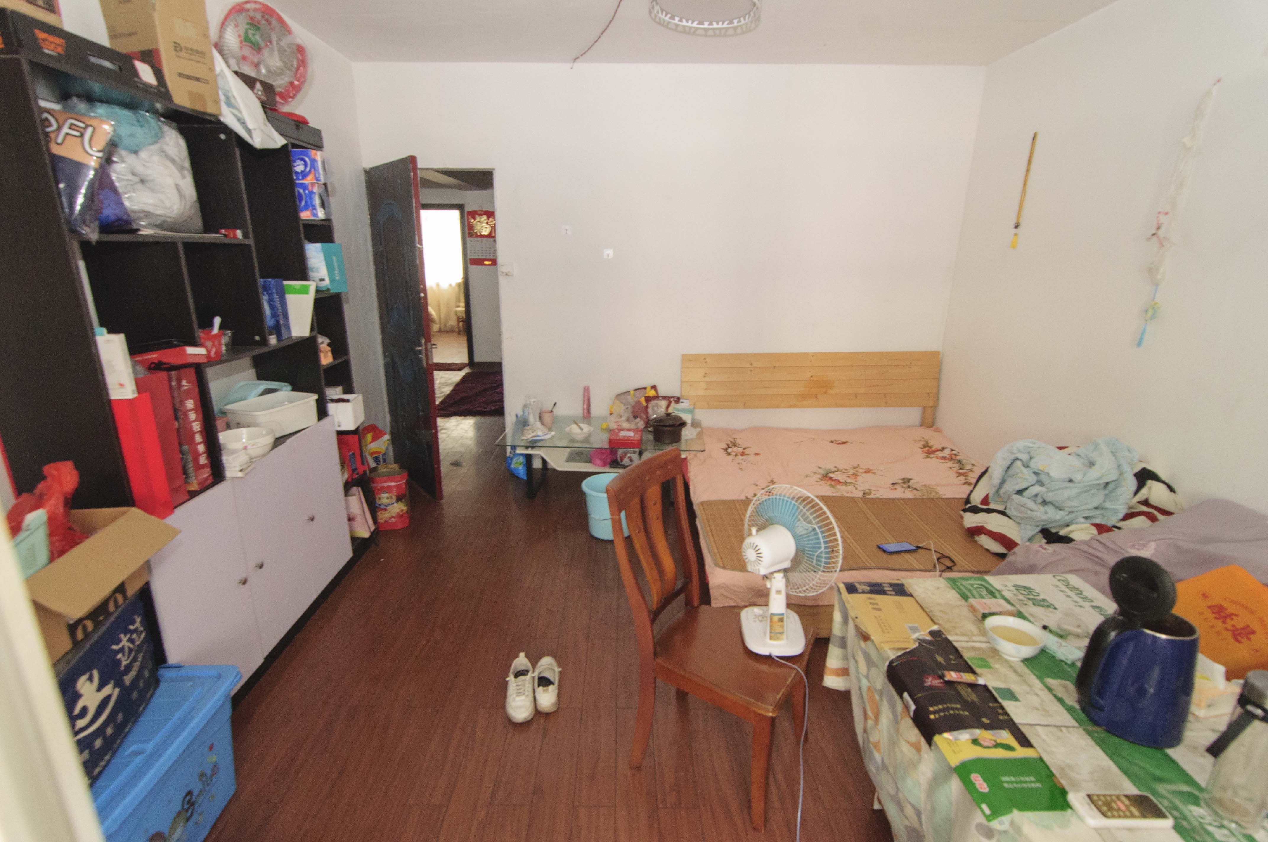 湖开小区（湖南开关厂宿舍）/南大桥社区  3室2厅1卫    66.0万客厅