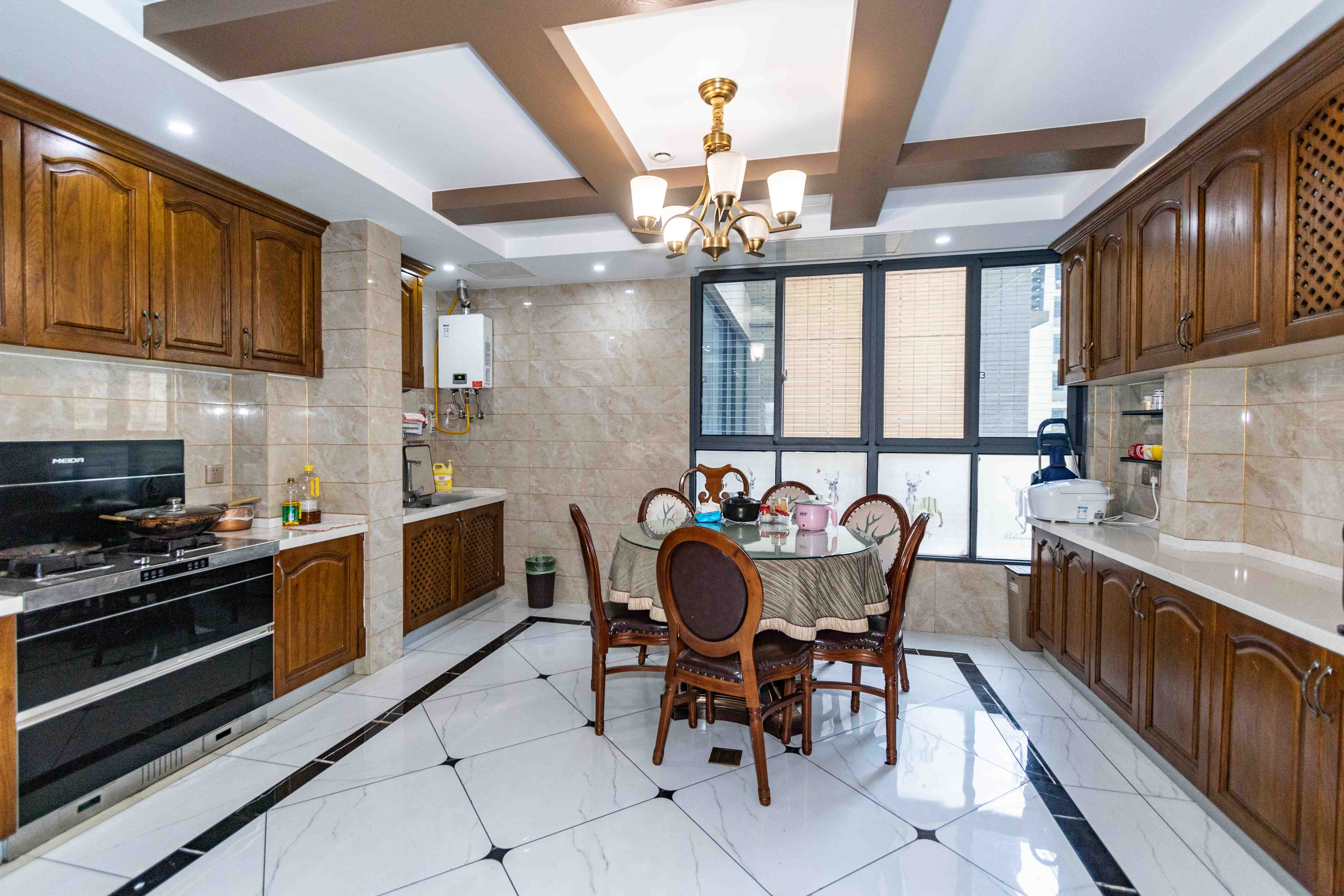 碧桂园南城首府(东宸林海)  4室2厅2卫    99.8万 碧桂园南城首府(东宸林海)  4室2厅2卫    99.8万客厅