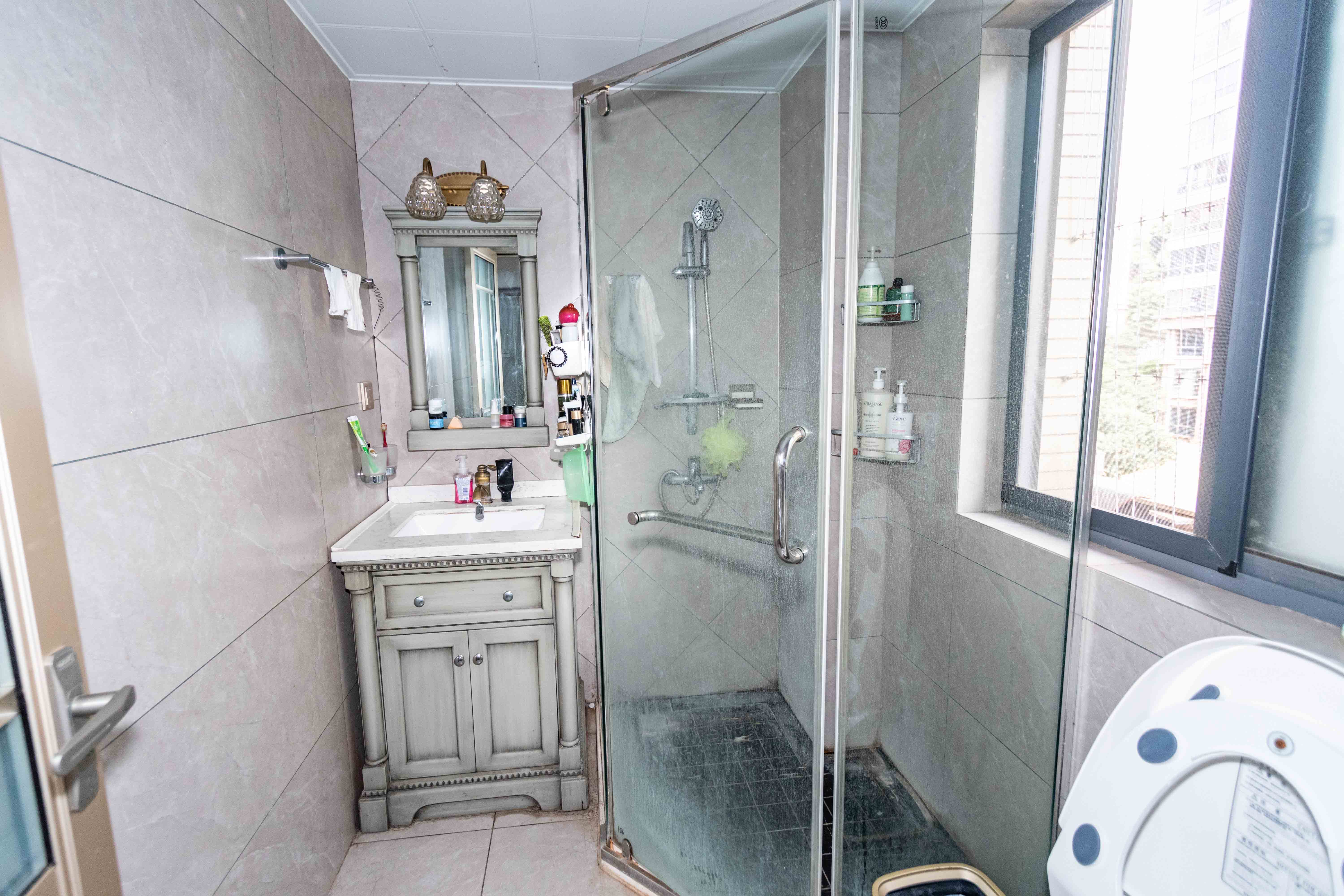 碧桂园南城首府(东宸林海)  4室2厅2卫    99.8万 碧桂园南城首府(东宸林海)  4室2厅2卫    99.8万卫生间