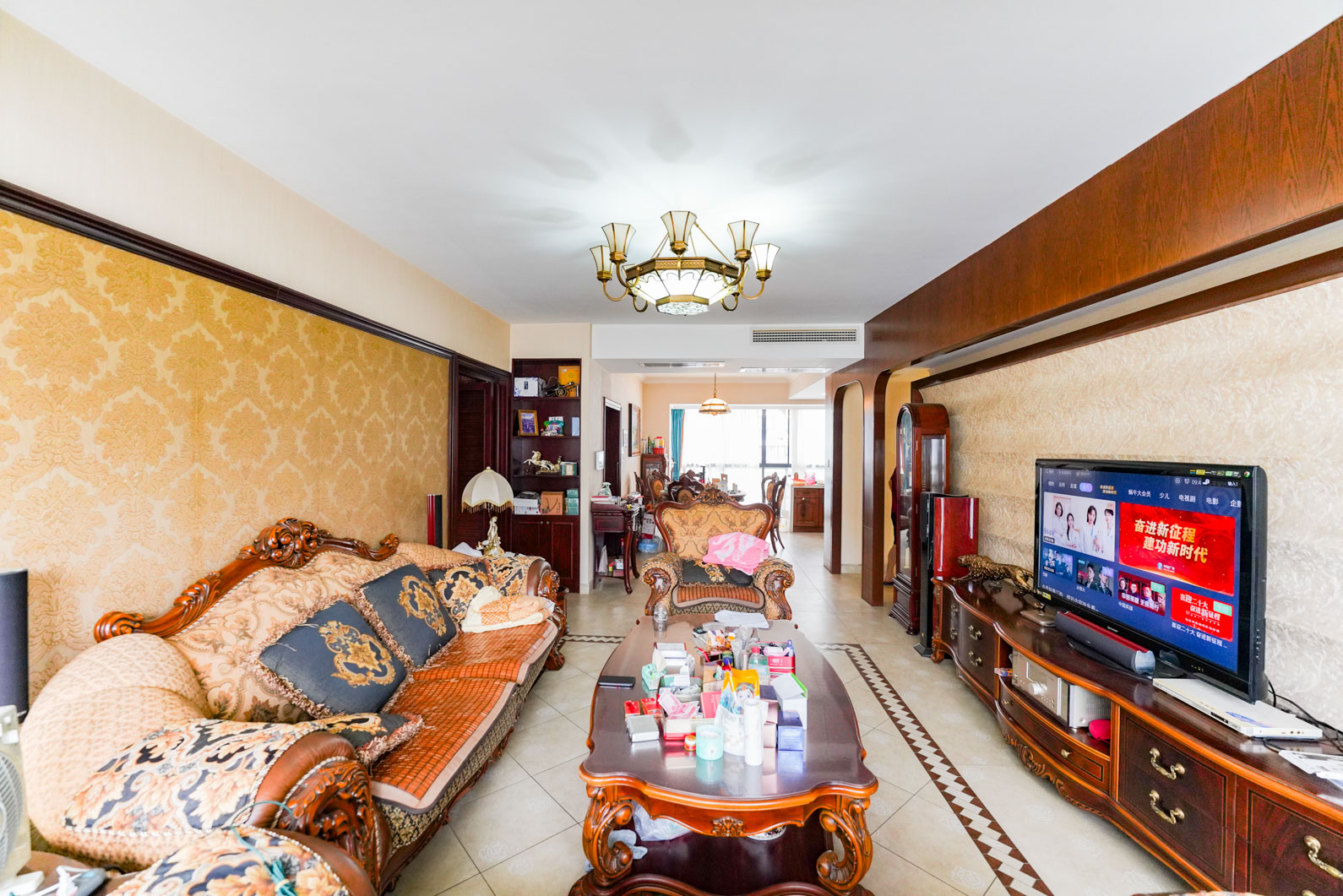 鑫远湘府华城  4室2厅2卫    195.0万 鑫远湘府华城  4室2厅2卫    195.0万客厅