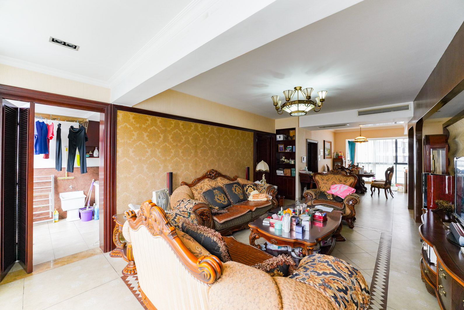 鑫远湘府华城  4室2厅2卫    195.0万 鑫远湘府华城  4室2厅2卫    195.0万客厅