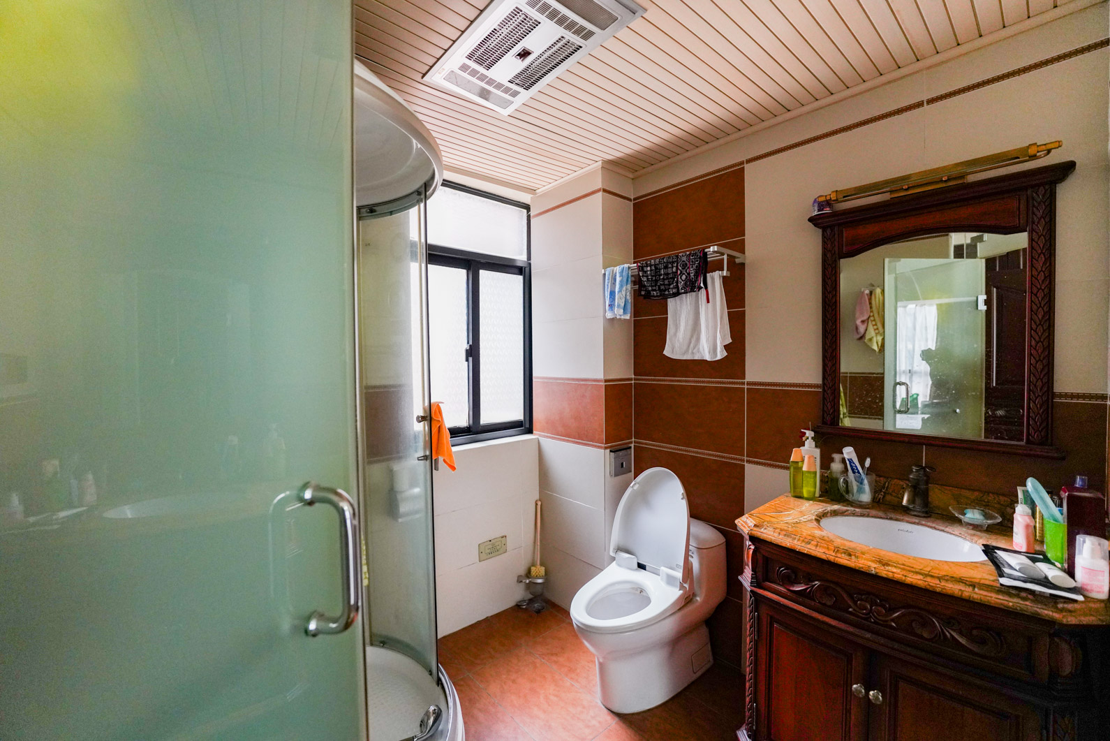 鑫远湘府华城  4室2厅2卫    195.0万 鑫远湘府华城  4室2厅2卫    195.0万卫生间