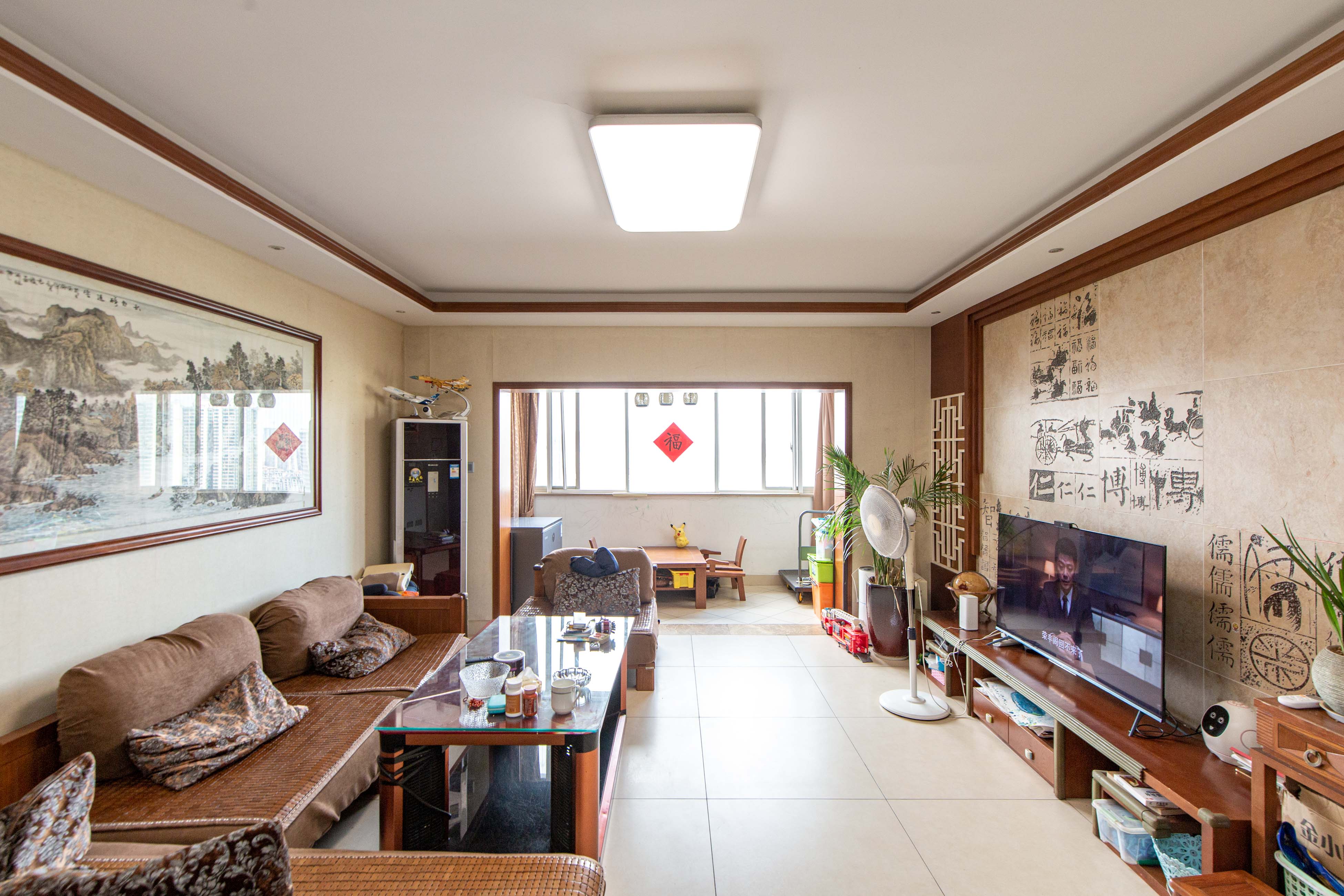 白沙湾嘉园  4室2厅2卫    136.0万客厅