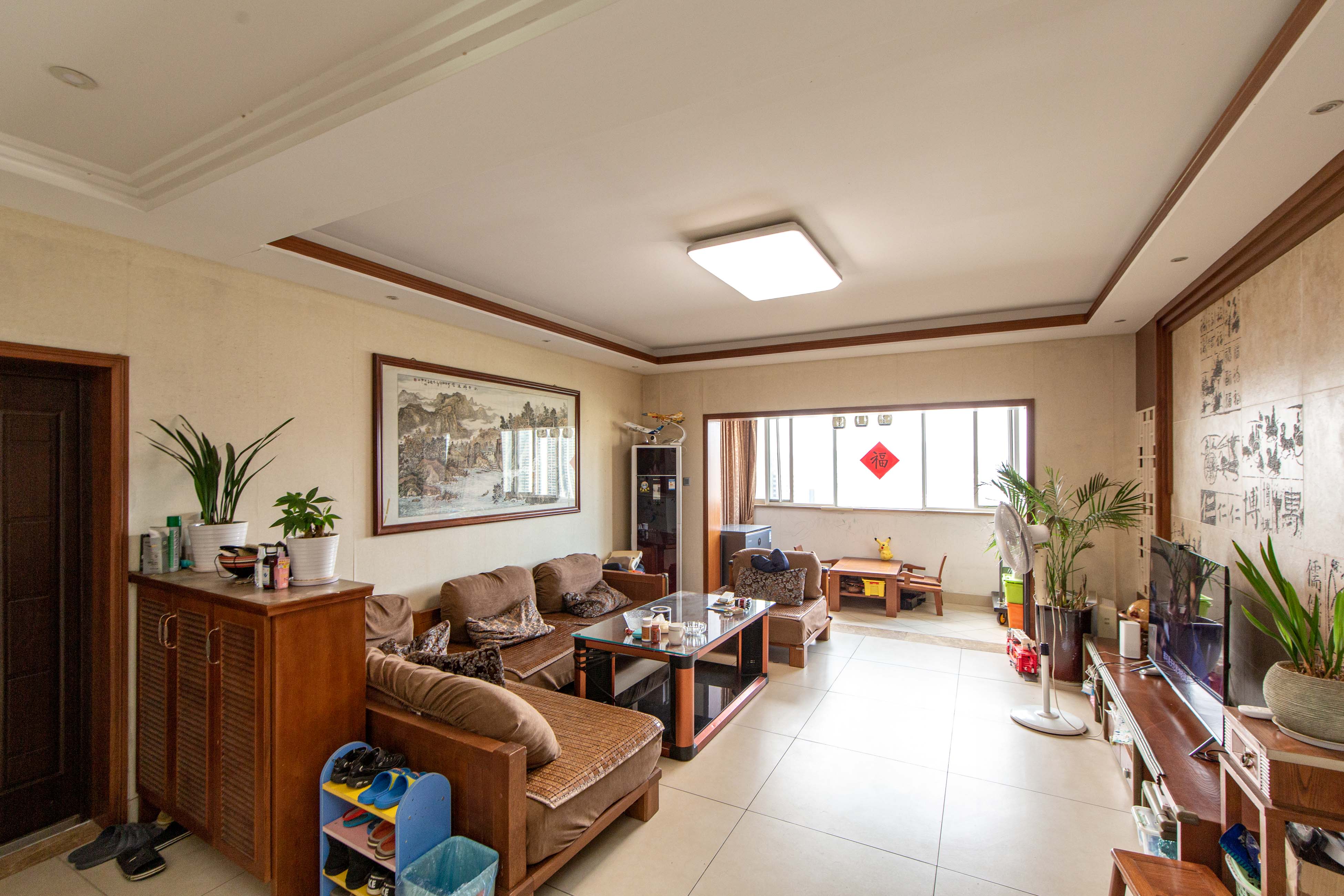 白沙湾嘉园  4室2厅2卫    136.0万客厅