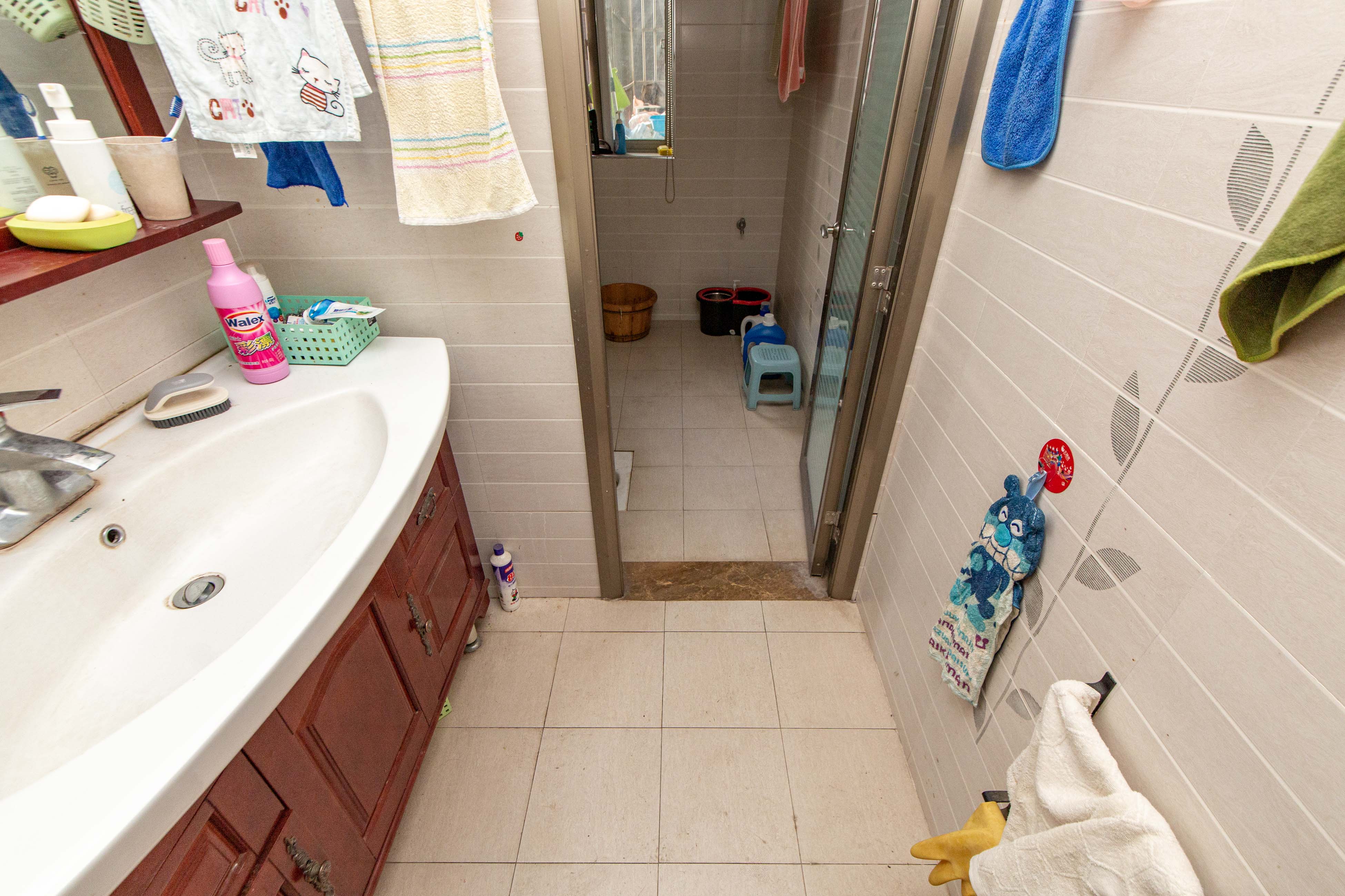 白沙湾嘉园  4室2厅2卫    136.0万卫生间