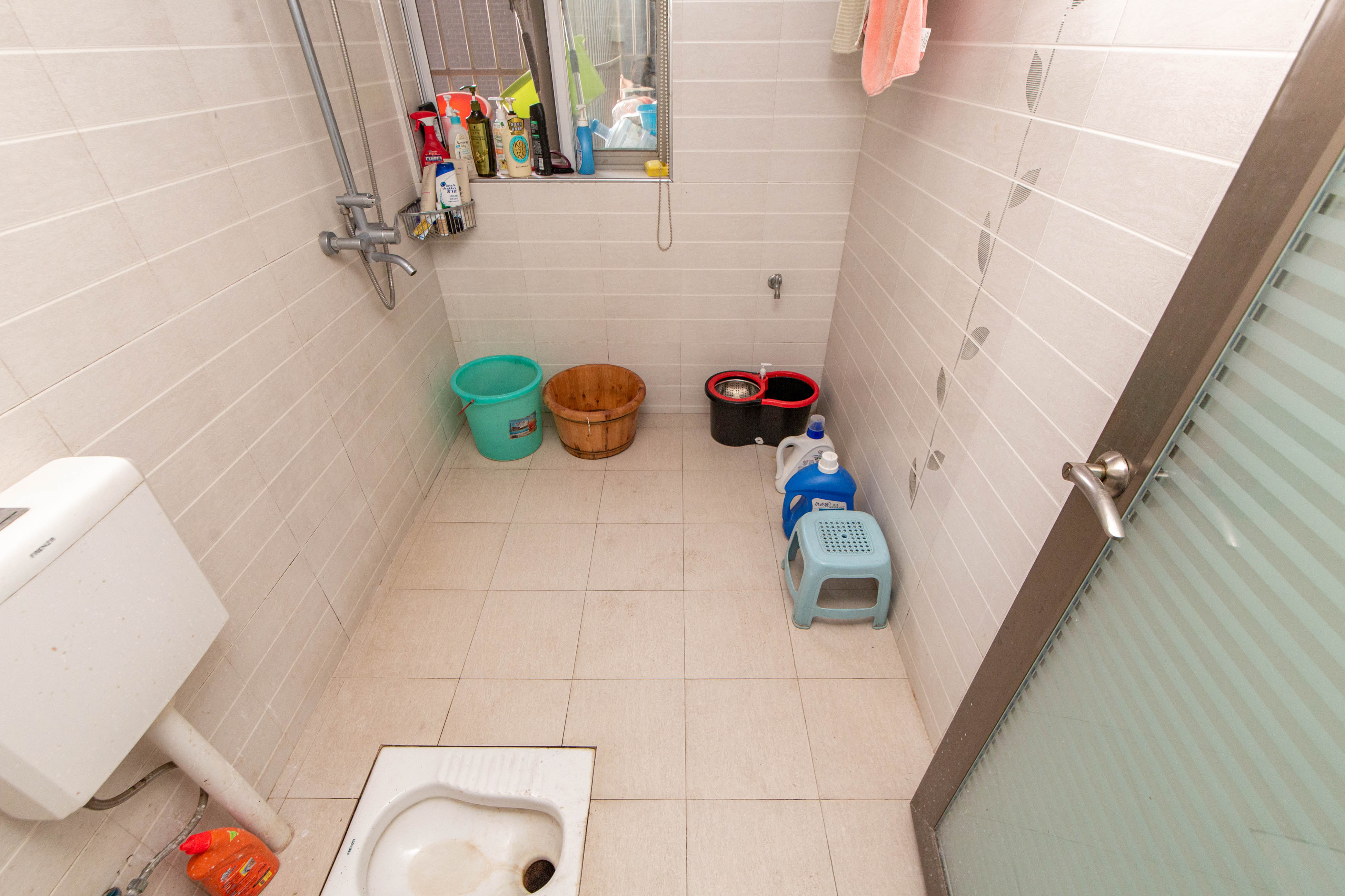 白沙湾嘉园  4室2厅2卫    136.0万卫生间