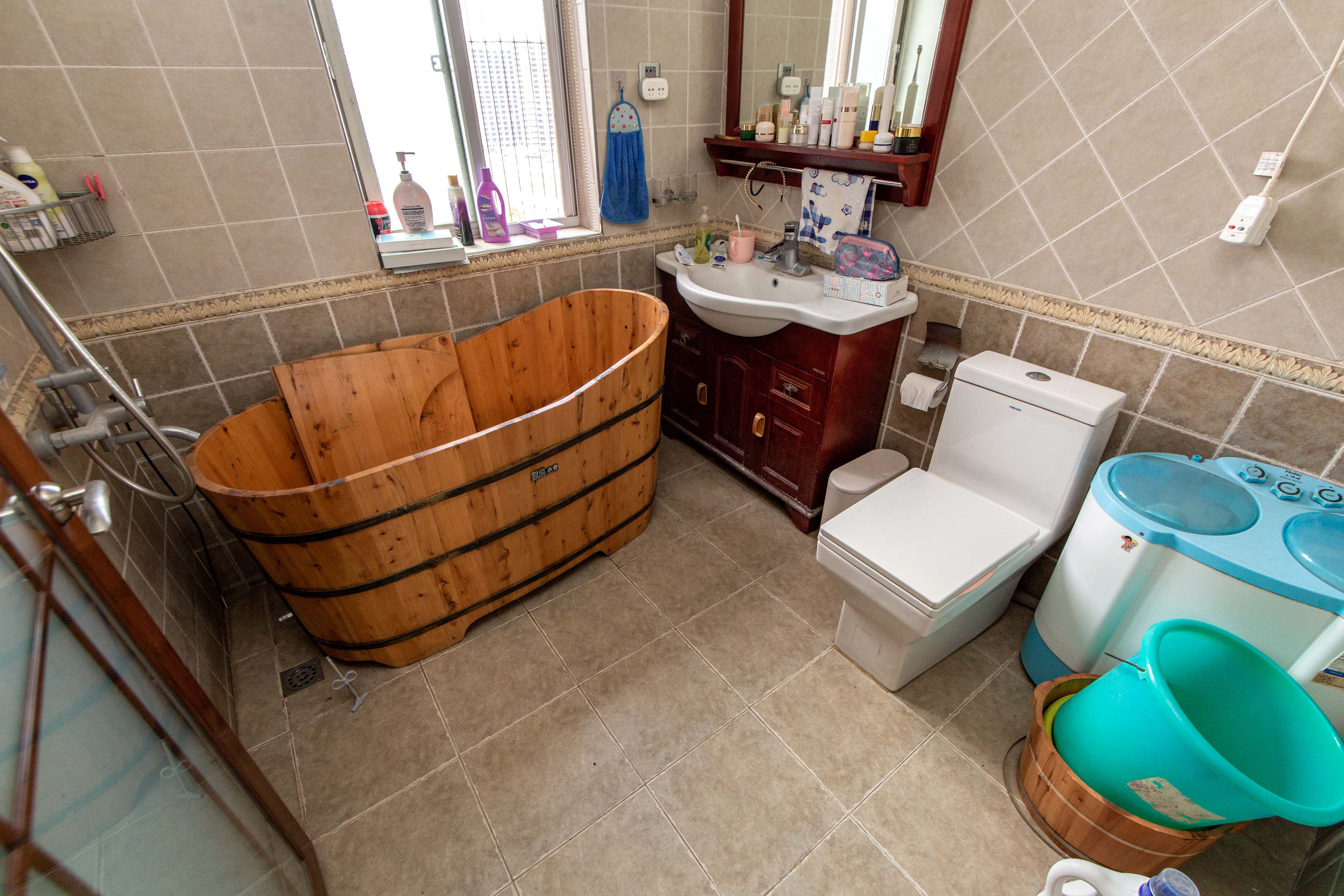 白沙湾嘉园  4室2厅2卫    136.0万卫生间