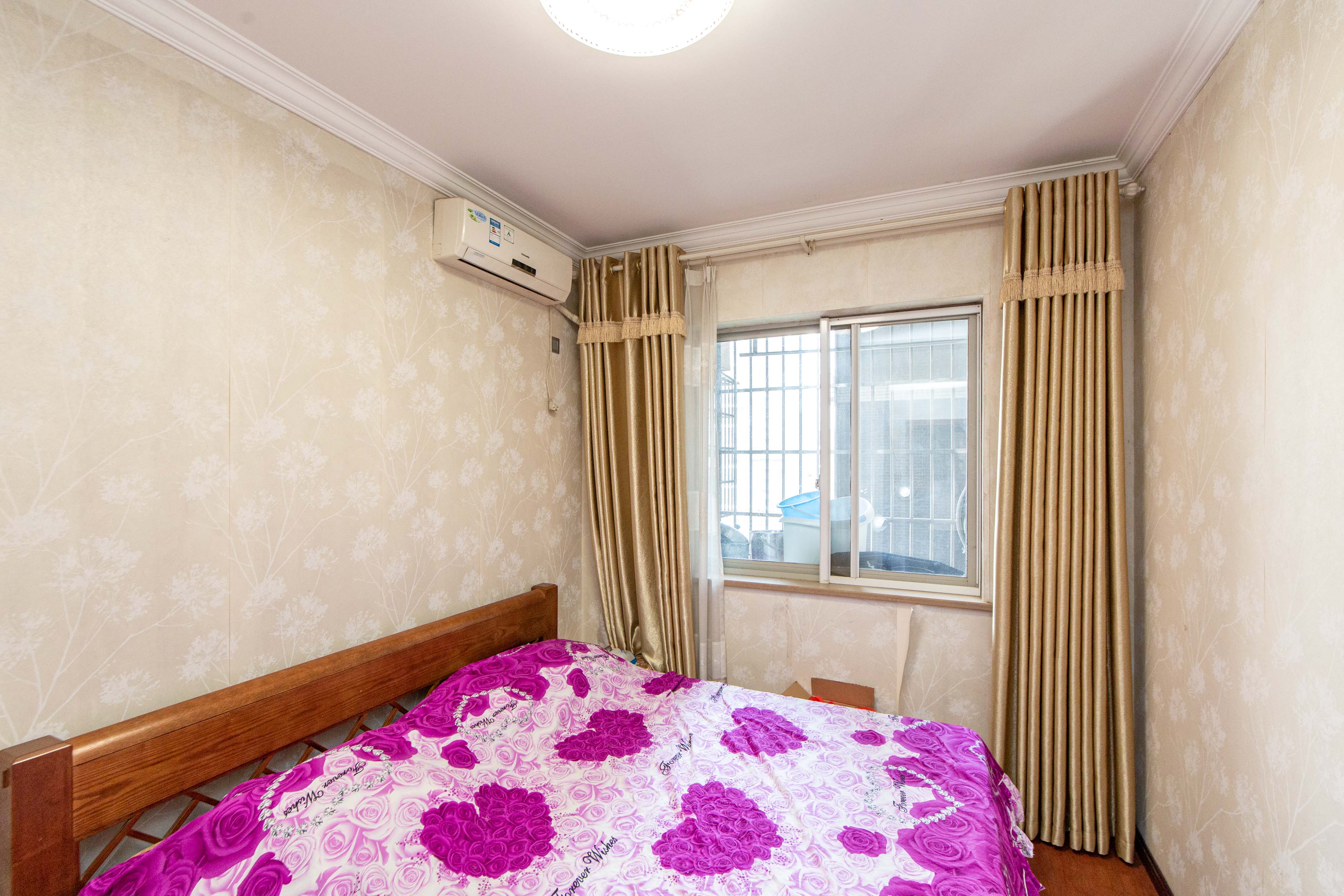 白沙湾嘉园  4室2厅2卫    136.0万卧室